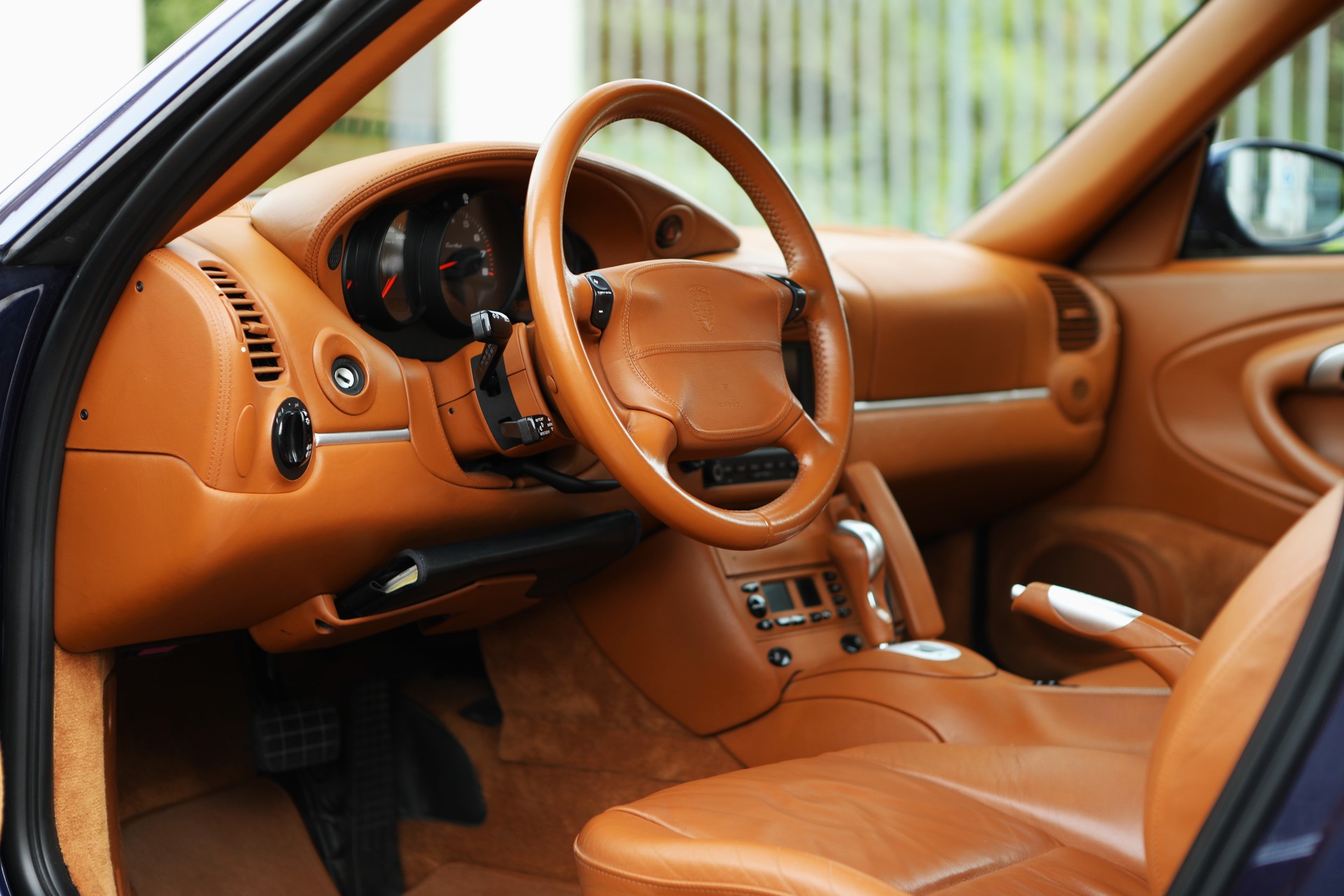 PORSCHE 911 Turbo 996 Exclusive ( Lapisblau / Natural Brown )-image-1