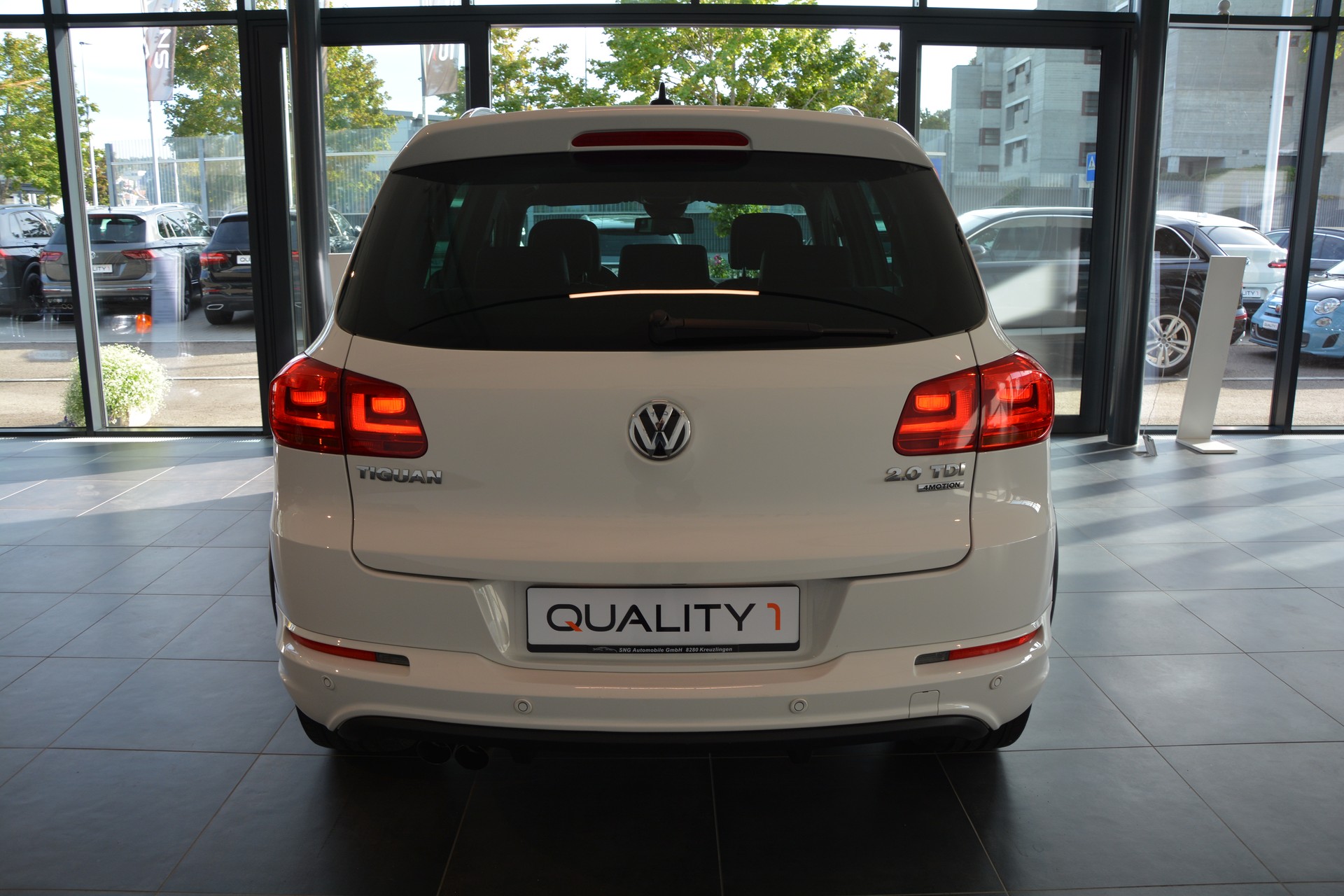 VW Tiguan 2.0 TDI BlueMotion R-Line 4Motion DSG-image-4