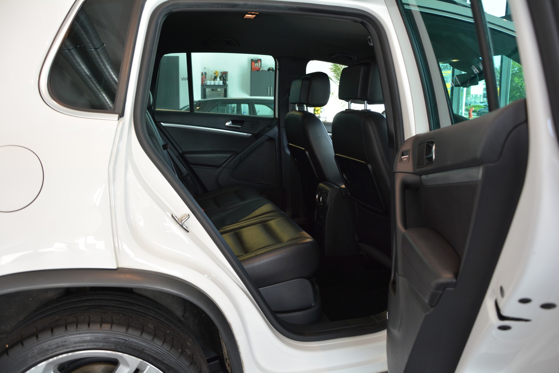 VW Tiguan 2.0 TDI BlueMotion R-Line 4Motion DSG-image-13