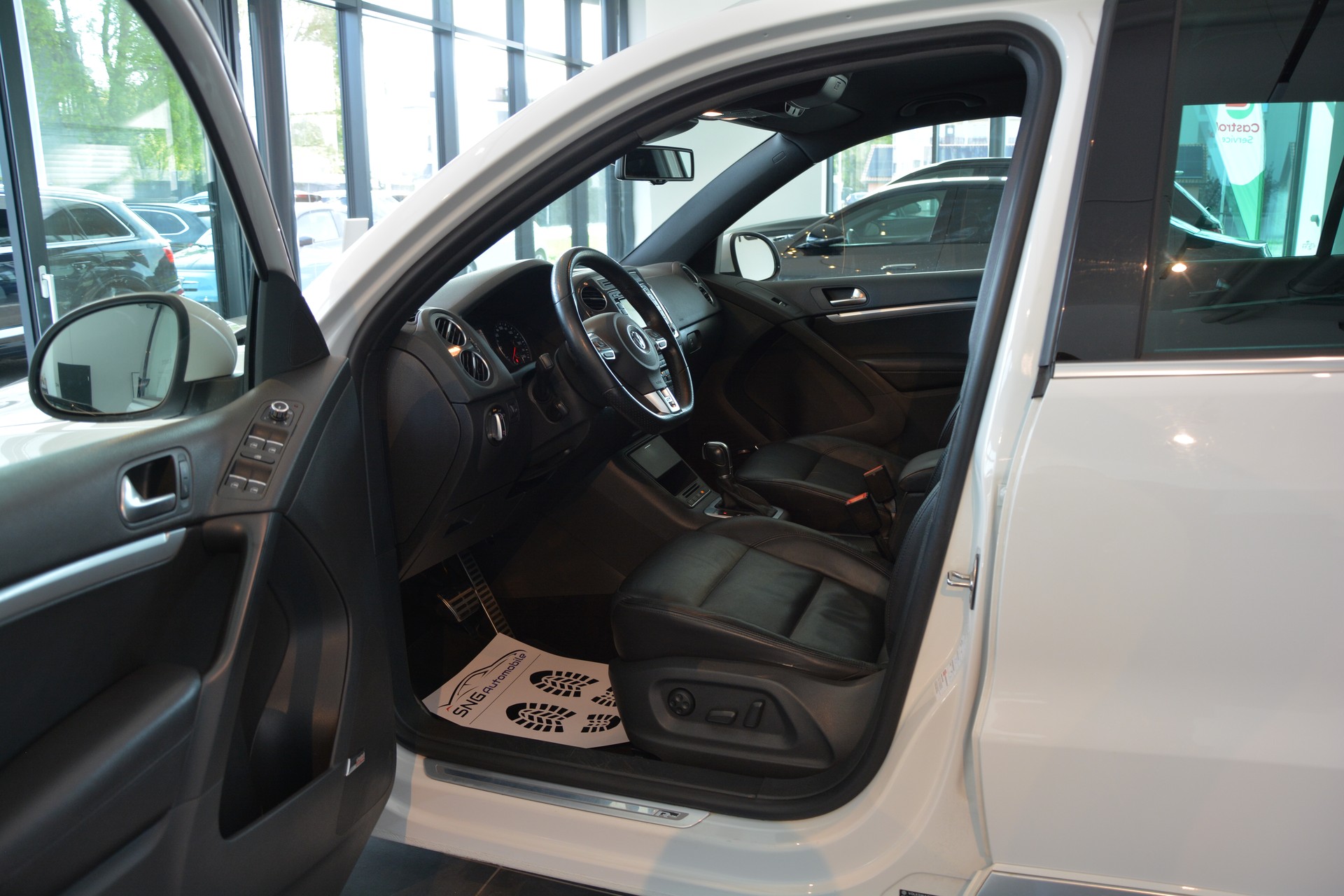 VW Tiguan 2.0 TDI BlueMotion R-Line 4Motion DSG-image-8