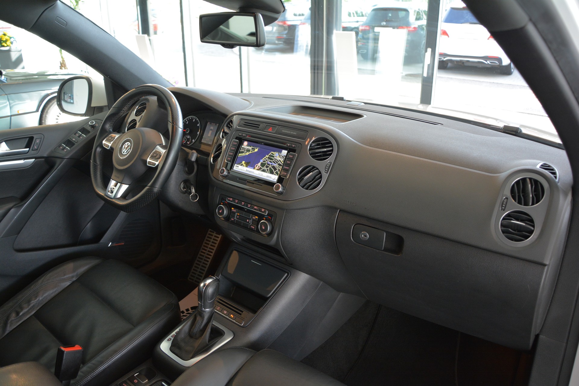 VW Tiguan 2.0 TDI BlueMotion R-Line 4Motion DSG-image-12