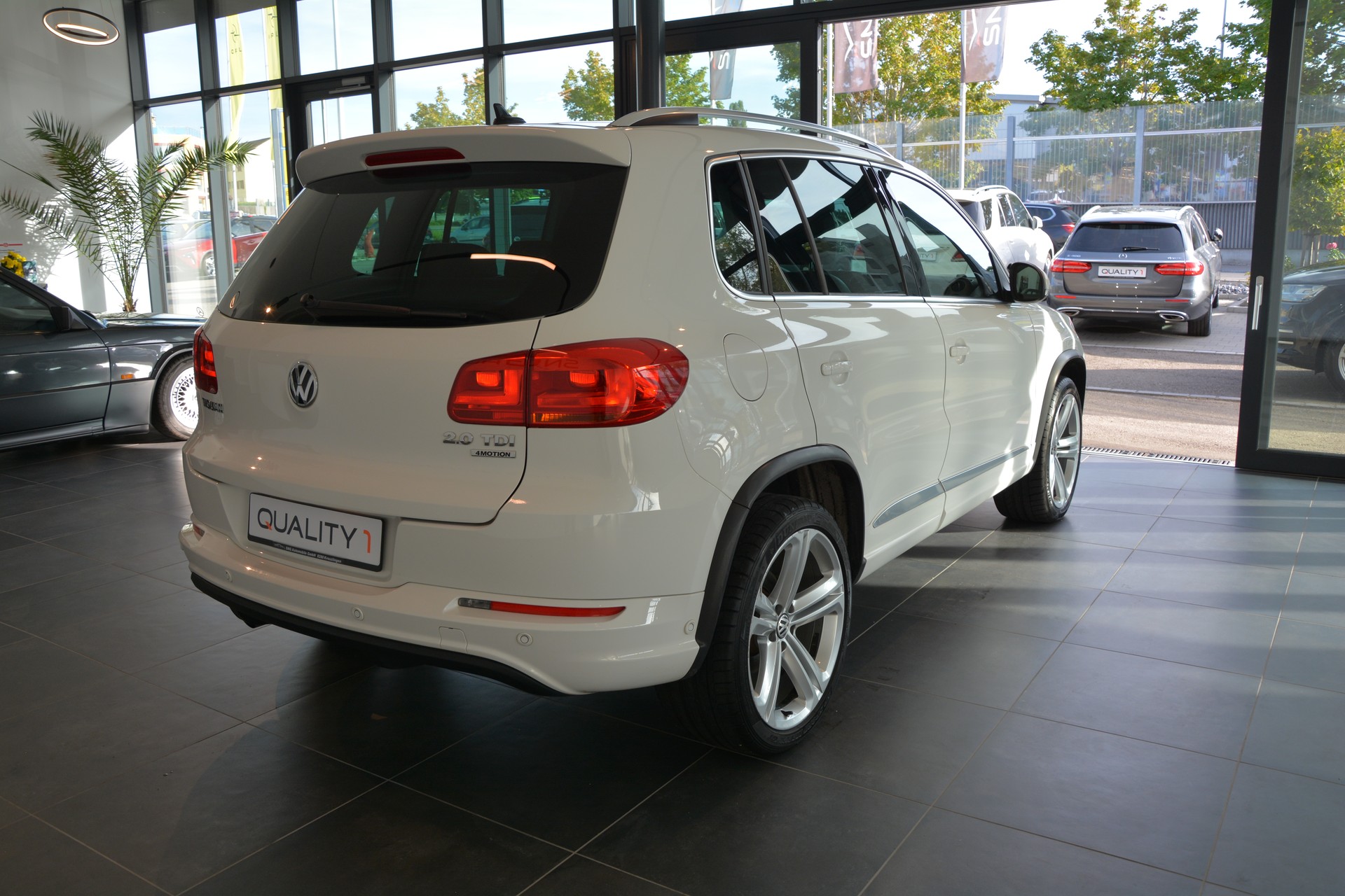 VW Tiguan 2.0 TDI BlueMotion R-Line 4Motion DSG-image-5