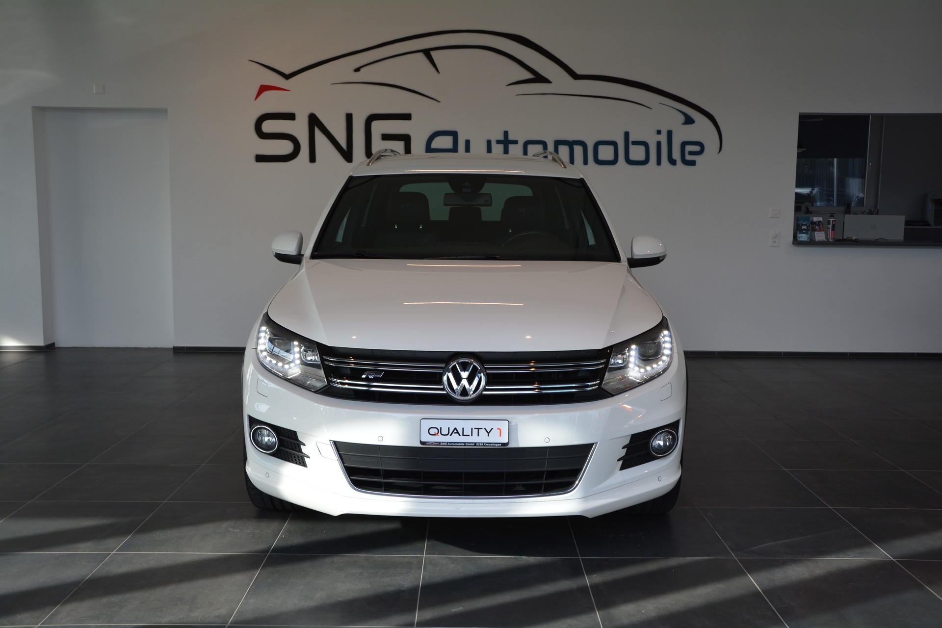 VW Tiguan 2.0 TDI BlueMotion R-Line 4Motion DSG-image-0