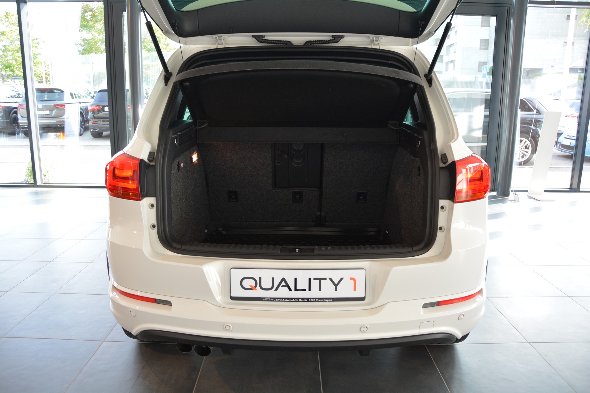 VW Tiguan 2.0 TDI BlueMotion R-Line 4Motion DSG-image-14