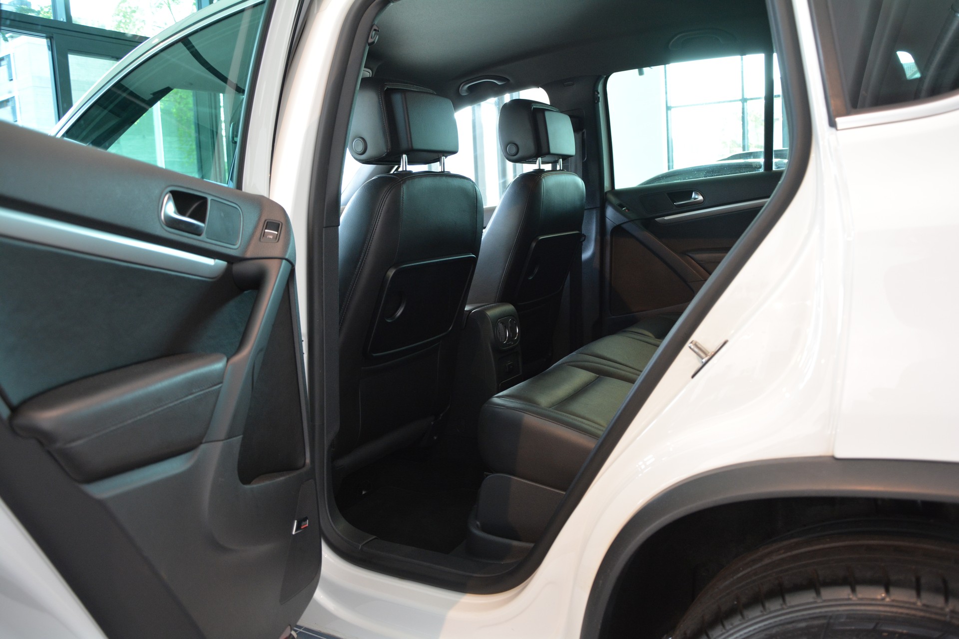 VW Tiguan 2.0 TDI BlueMotion R-Line 4Motion DSG-image-10