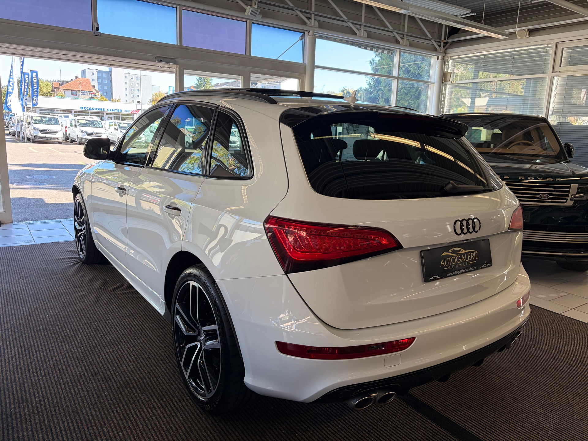 AUDI SQ5 3.0 TDI plus quattro | CH | Panorama | Black Paket | Rautensteppung Leder | DAB | B&O Sound | Kamera |-image-10
