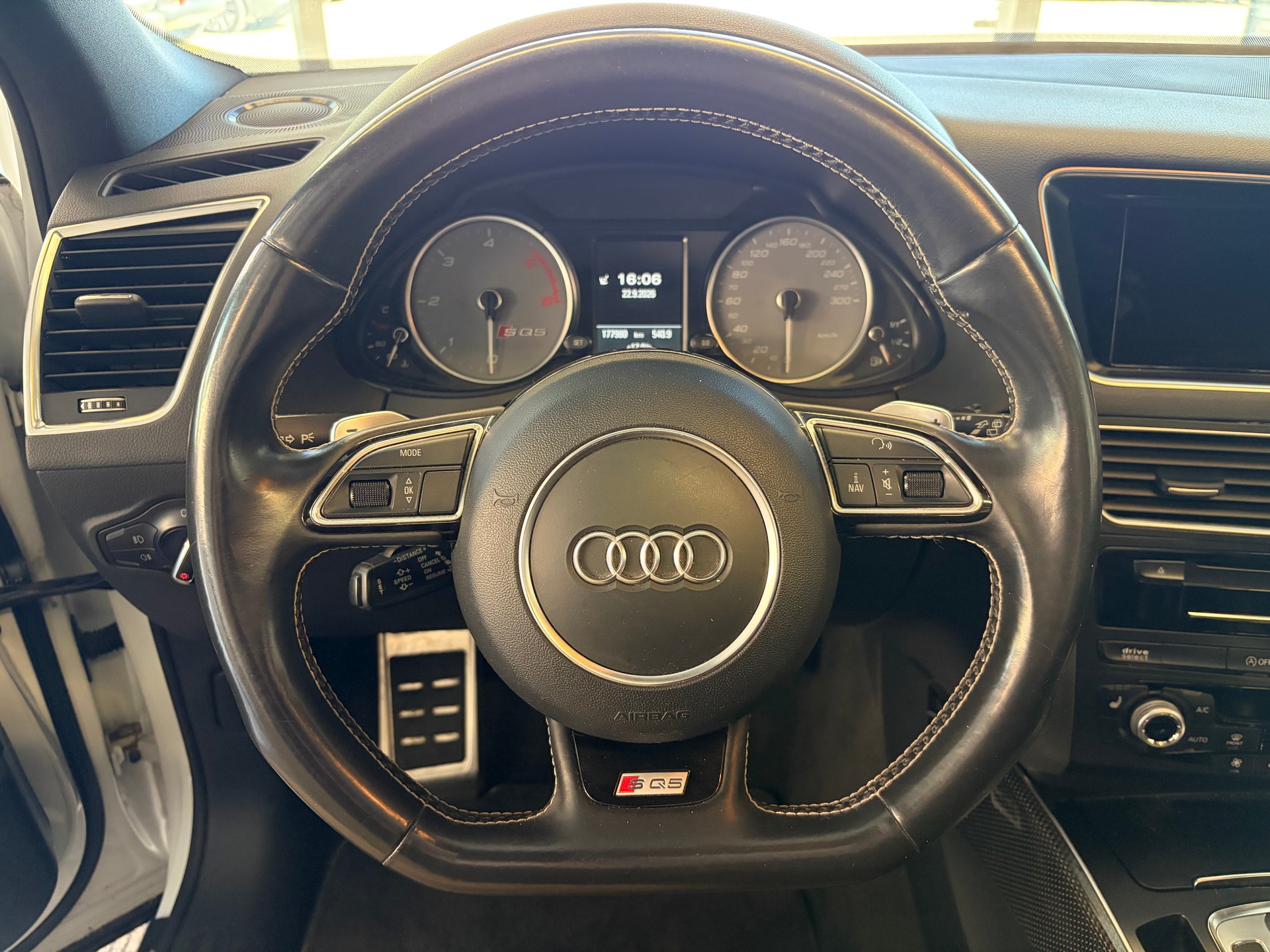 AUDI SQ5 3.0 TDI plus quattro | CH | Panorama | Black Paket | Rautensteppung Leder | DAB | B&O Sound | Kamera |-image-19