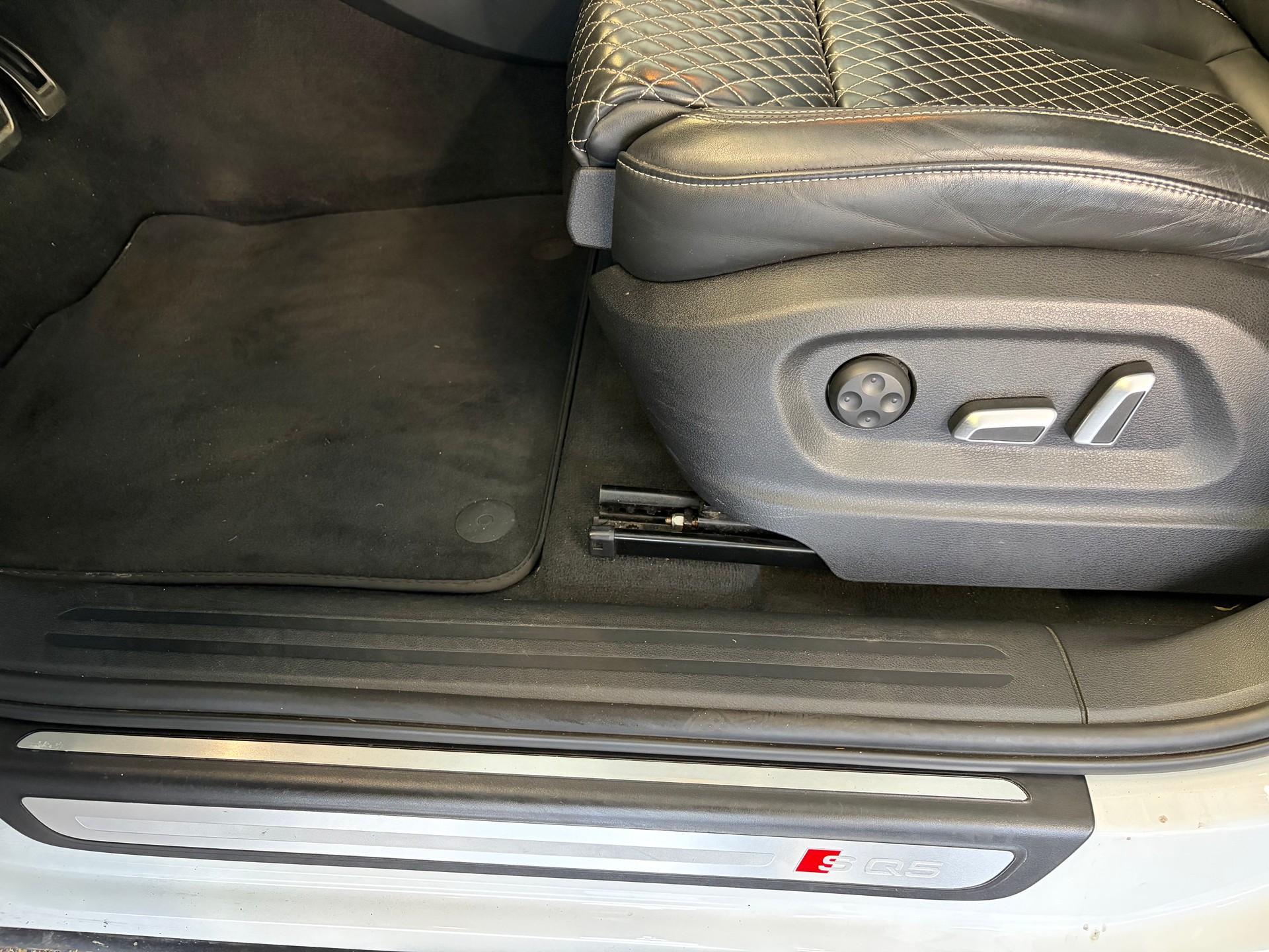 AUDI SQ5 3.0 TDI plus quattro | CH | Panorama | Black Paket | Rautensteppung Leder | DAB | B&O Sound | Kamera |-image-21