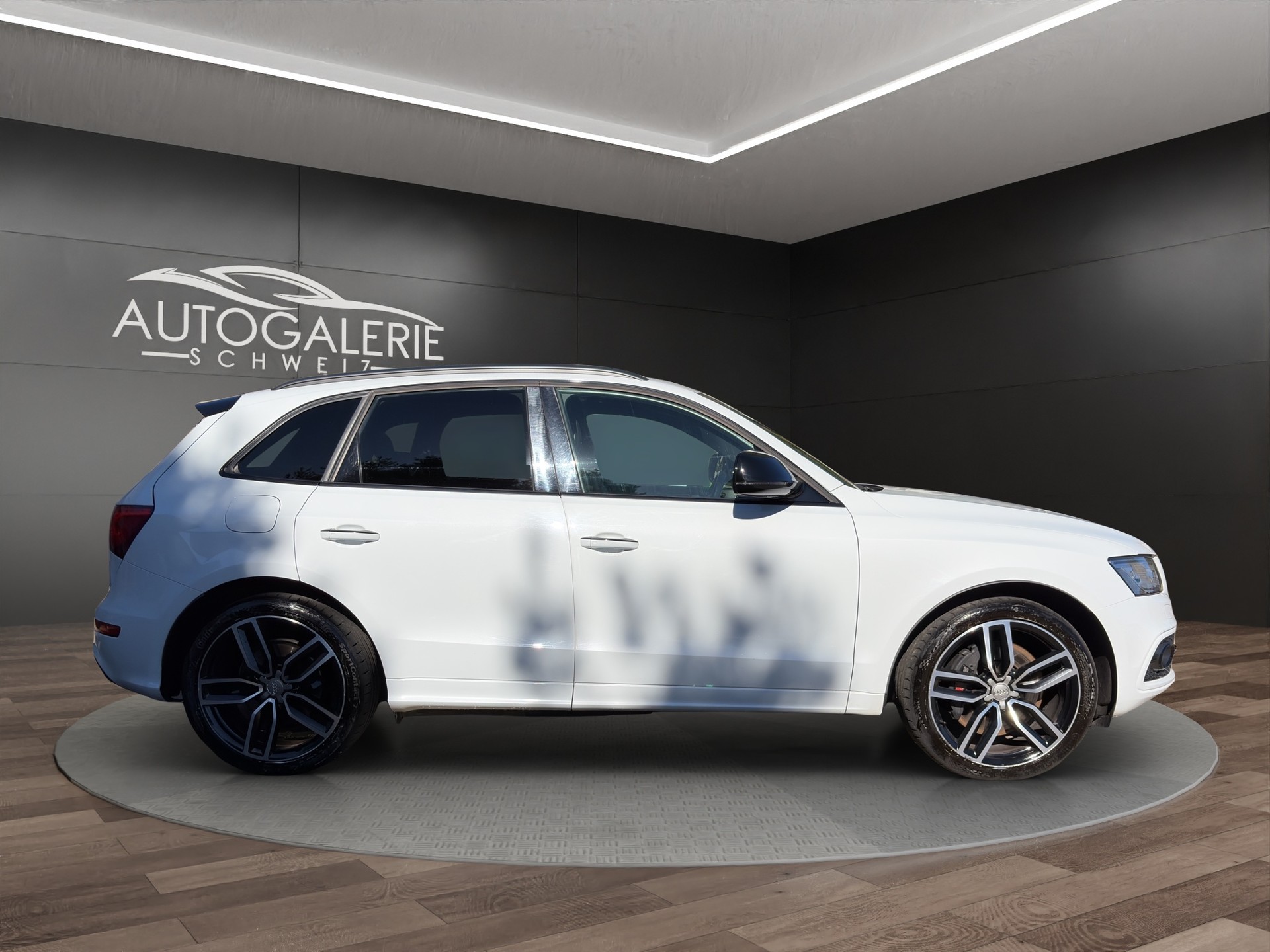 AUDI SQ5 3.0 TDI plus quattro | CH | Panorama | Black Paket | Rautensteppung Leder | DAB | B&O Sound | Kamera |-image-5