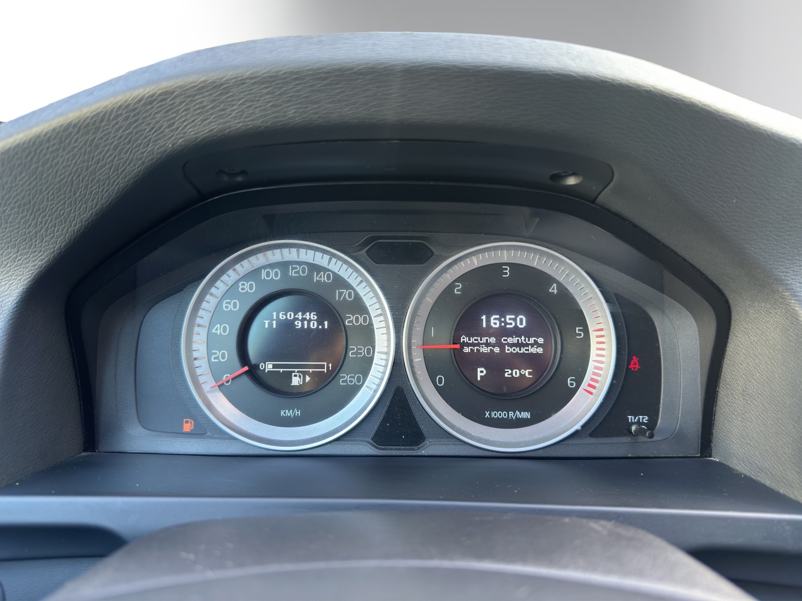 VOLVO V60 D5 Summum Geartronic| Xenon | Leder | Tempomat | Einparkhilfe | 17" Alufelgen-image-18