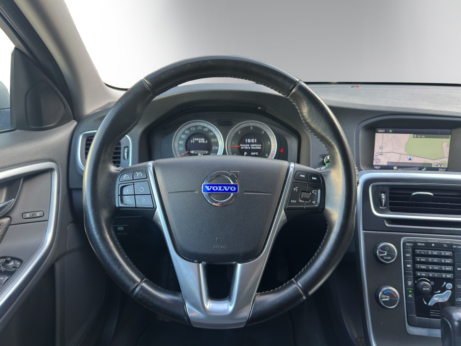VOLVO V60 D5 Summum Geartronic| Xenon | Leder | Tempomat | Einparkhilfe | 17" Alufelgen-image-14