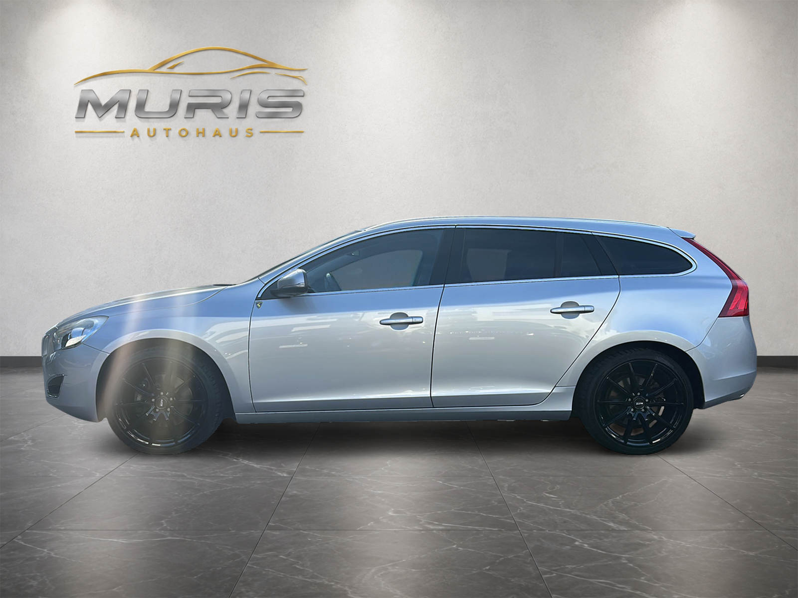 VOLVO V60 D5 Summum Geartronic| Xenon | Leder | Tempomat | Einparkhilfe | 17" Alufelgen-image-1