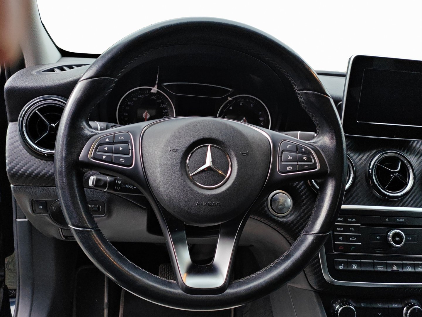 MERCEDES-BENZ GLA 220 4Matic 7G-DCT (GPS · DAB · 4x4 · Garantie)-image-10