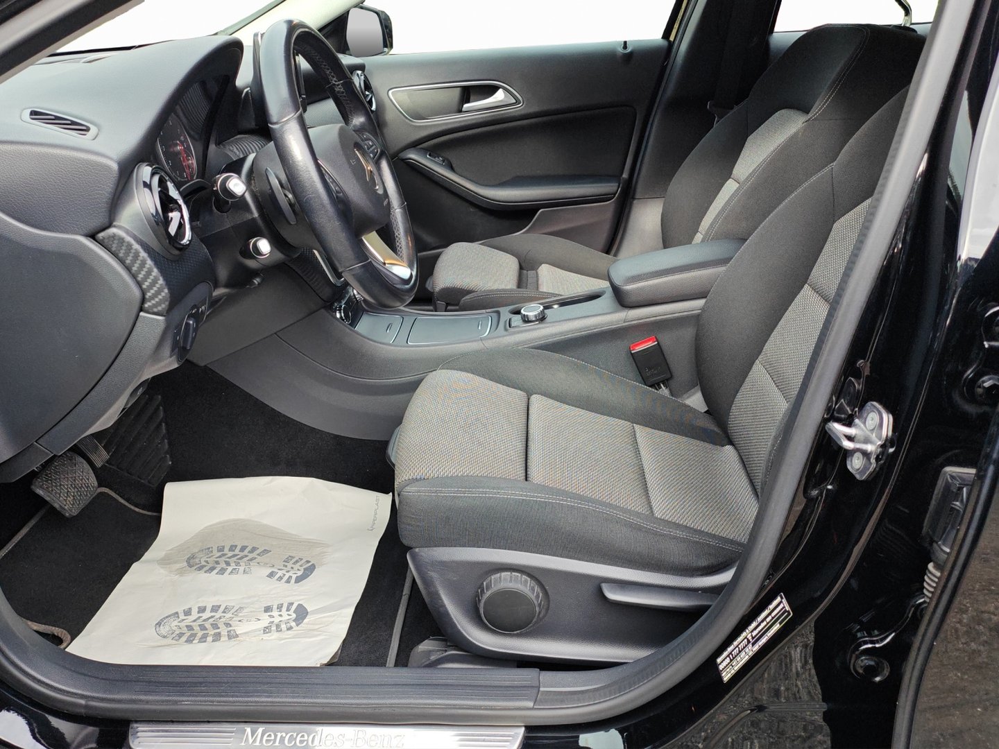 MERCEDES-BENZ GLA 220 4Matic 7G-DCT (GPS · DAB · 4x4 · Garantie)-image-9
