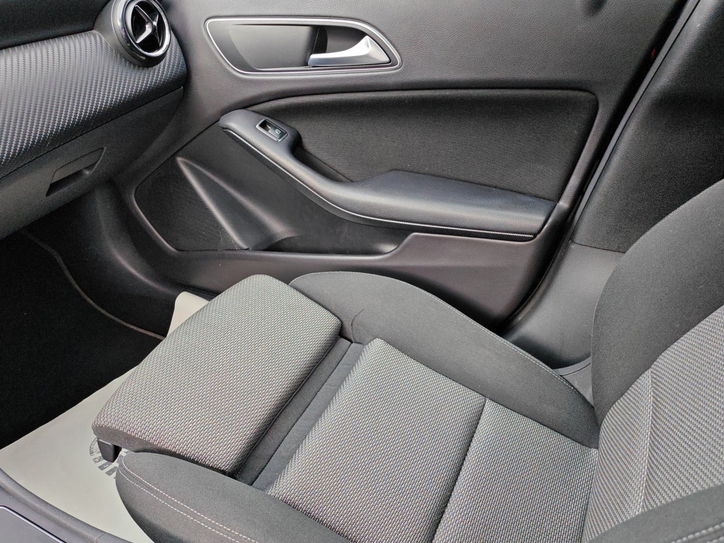 MERCEDES-BENZ GLA 220 4Matic 7G-DCT (GPS · DAB · 4x4 · Garantie)-image-13