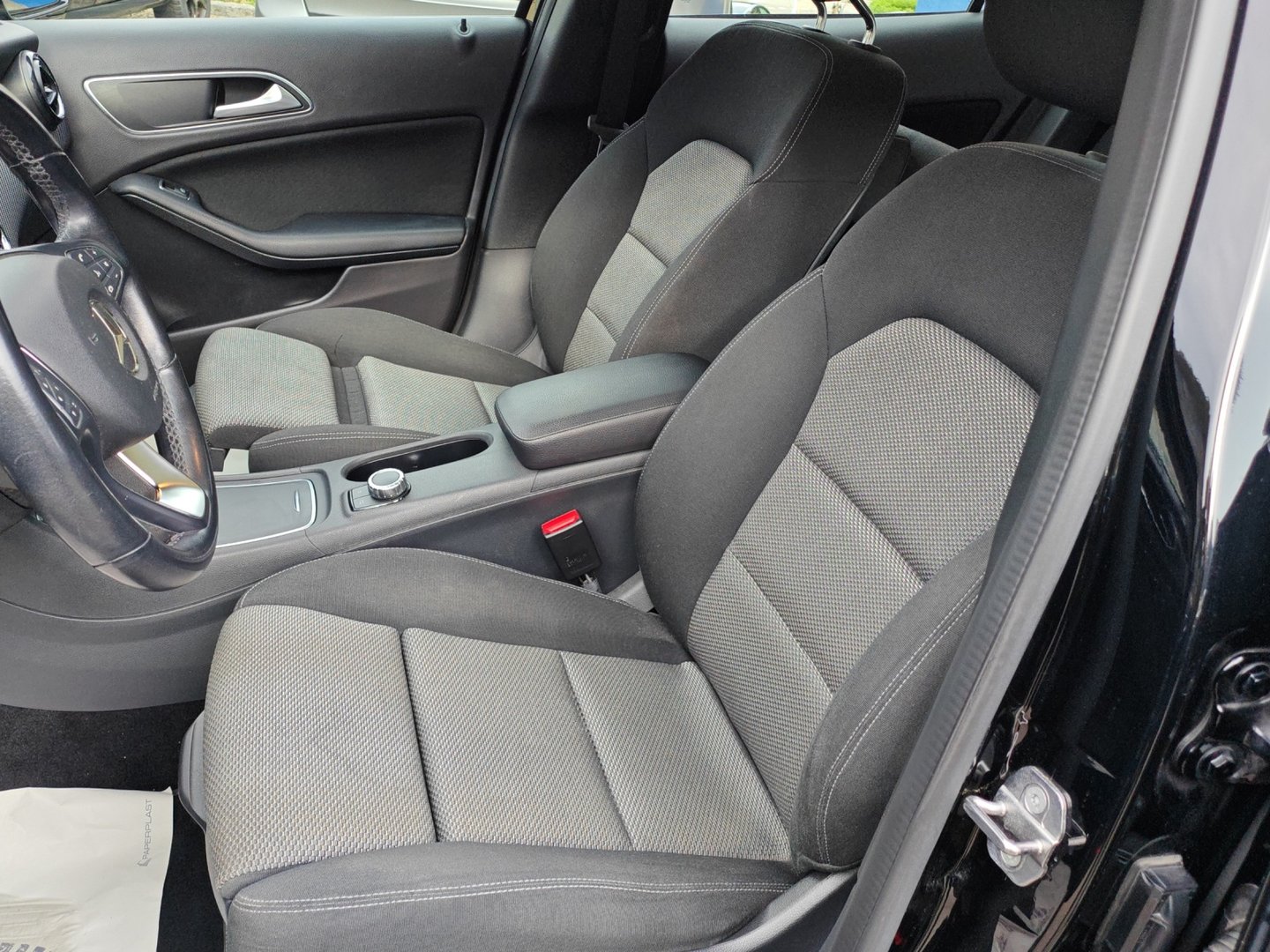 MERCEDES-BENZ GLA 220 4Matic 7G-DCT (GPS · DAB · 4x4 · Garantie)-image-11
