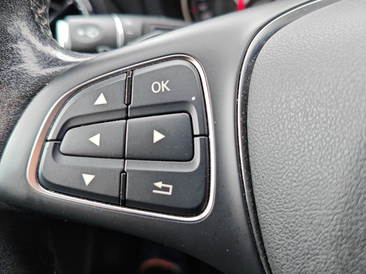 MERCEDES-BENZ GLA 220 4Matic 7G-DCT (GPS · DAB · 4x4 · Garantie)-image-17