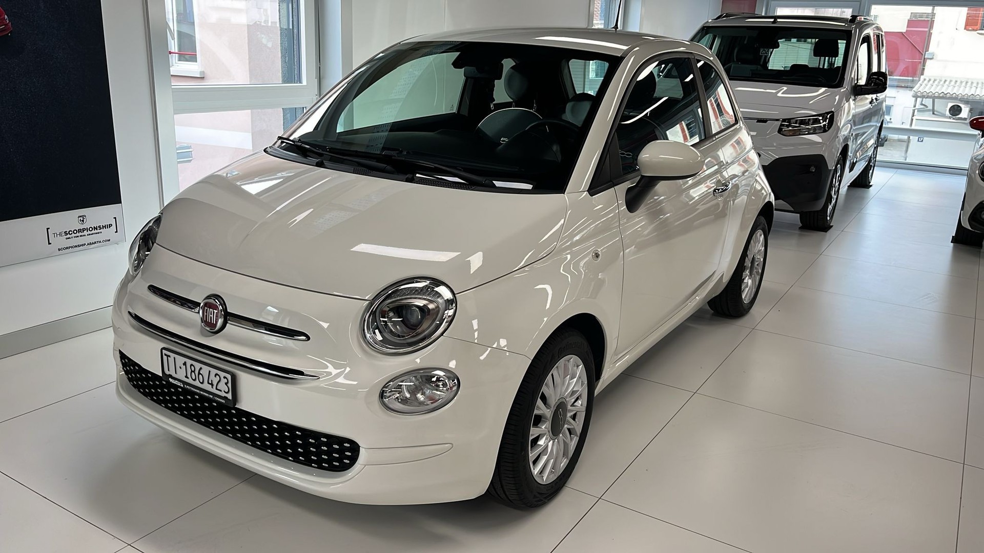 FIAT 500 1.0 Hybrid Lounge-image-1