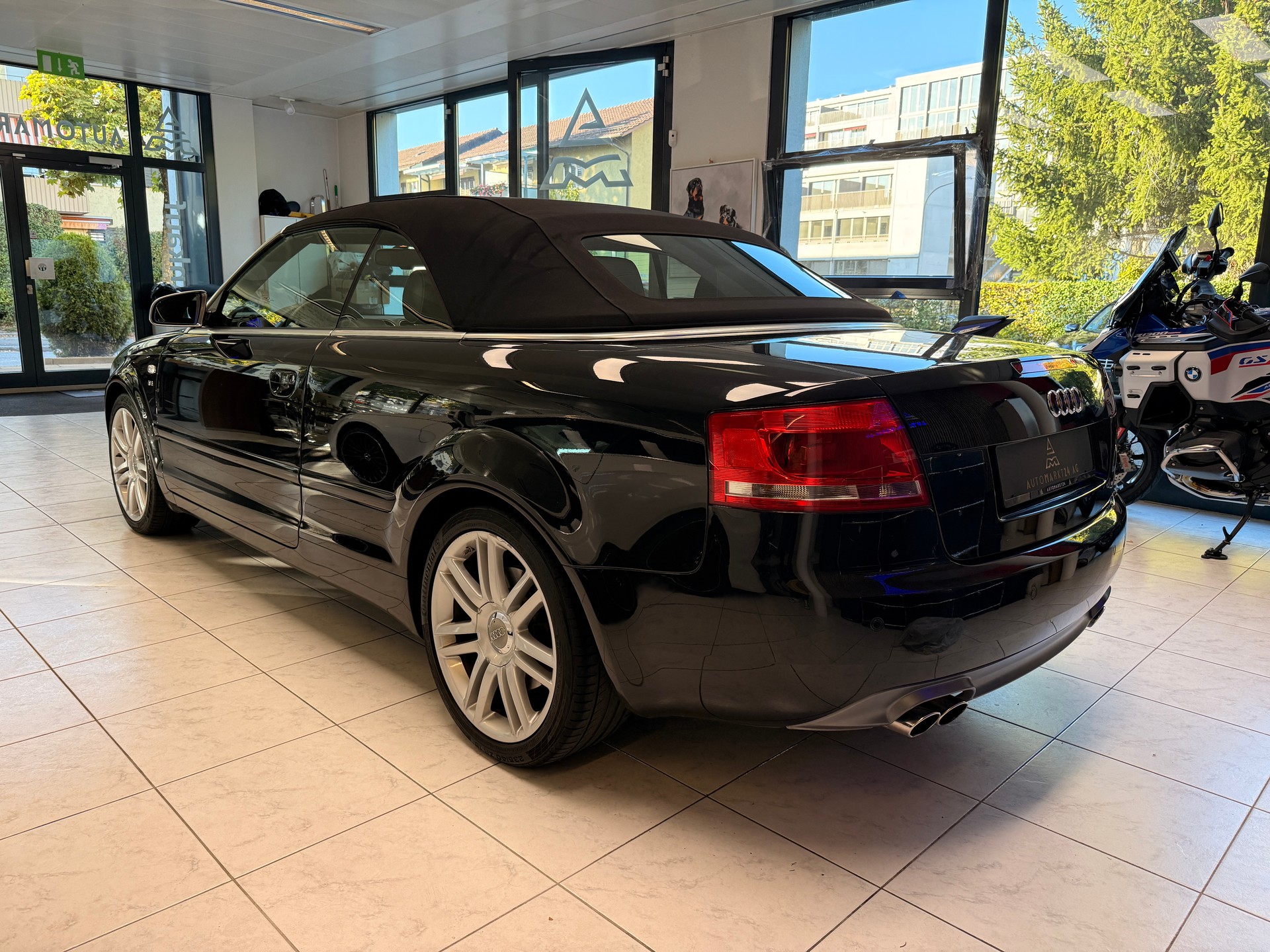 AUDI S4 Cabriolet 4.2 V8 quattro T-Tronic-image-10