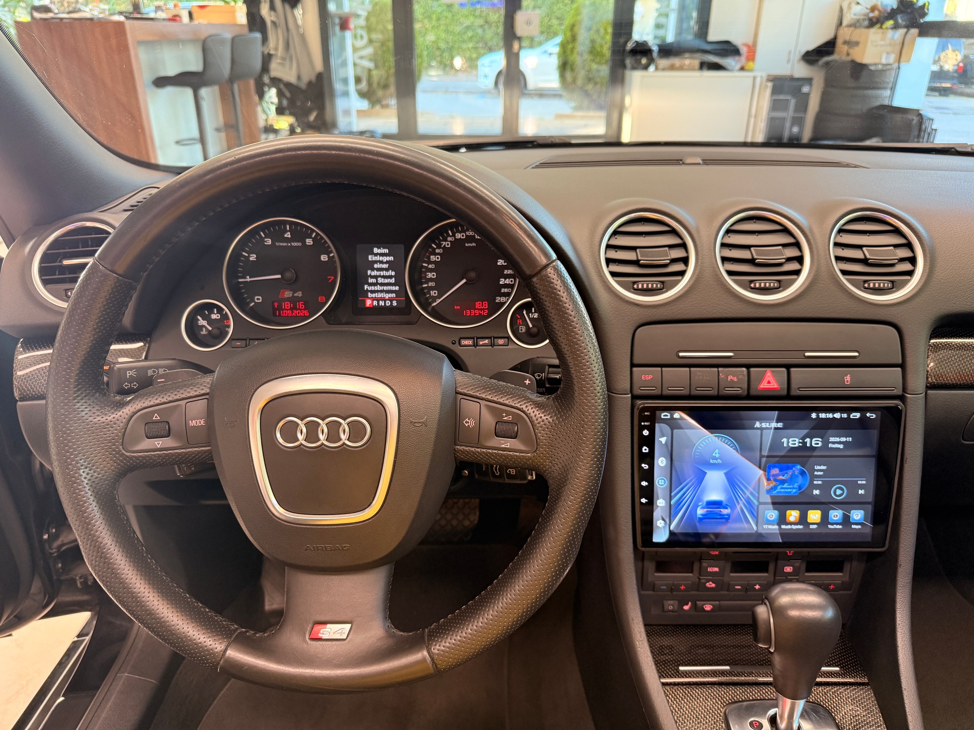 AUDI S4 Cabriolet 4.2 V8 quattro T-Tronic-image-6