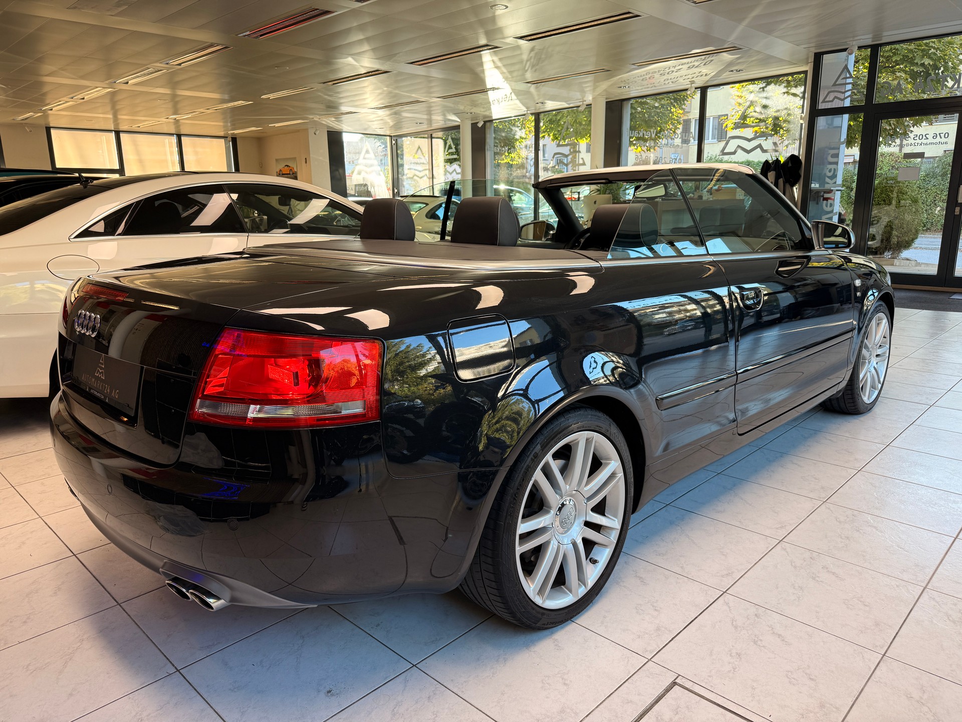 AUDI S4 Cabriolet 4.2 V8 quattro T-Tronic-image-14