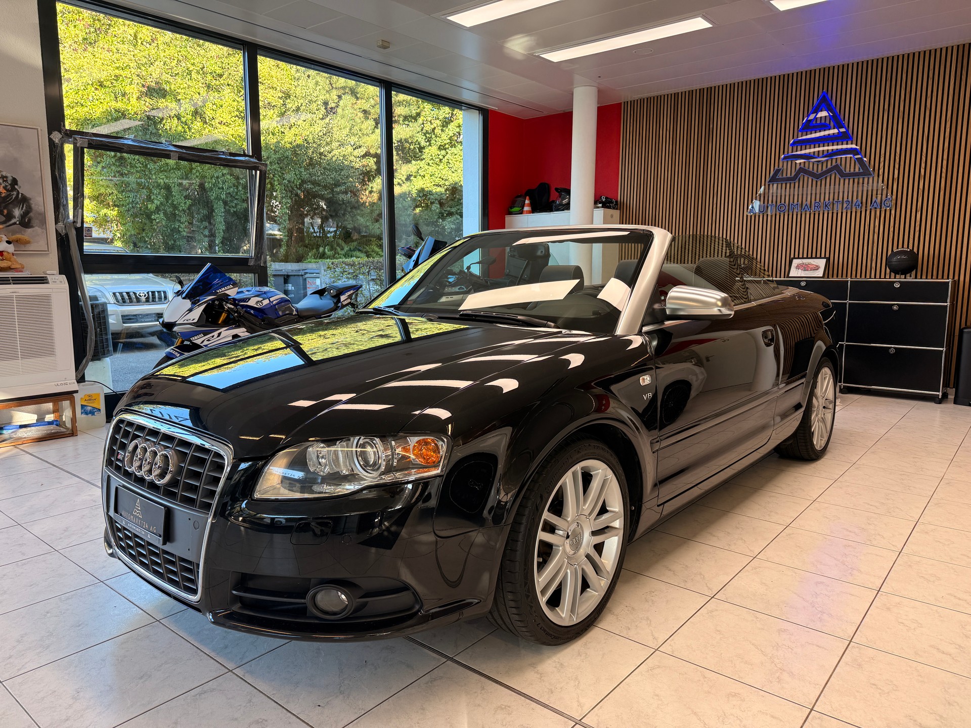 AUDI S4 Cabriolet 4.2 V8 quattro T-Tronic-image-3