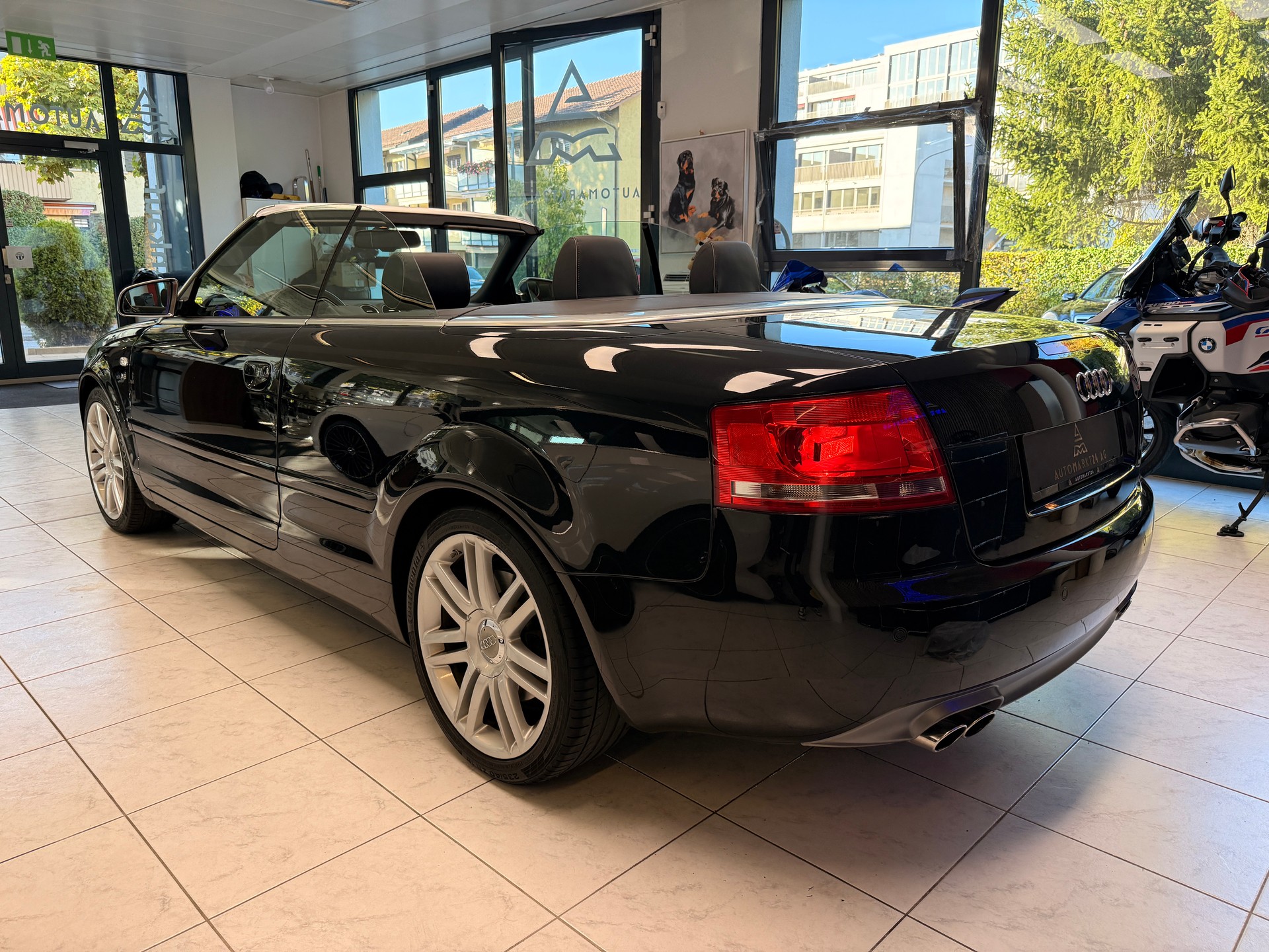 AUDI S4 Cabriolet 4.2 V8 quattro T-Tronic-image-11