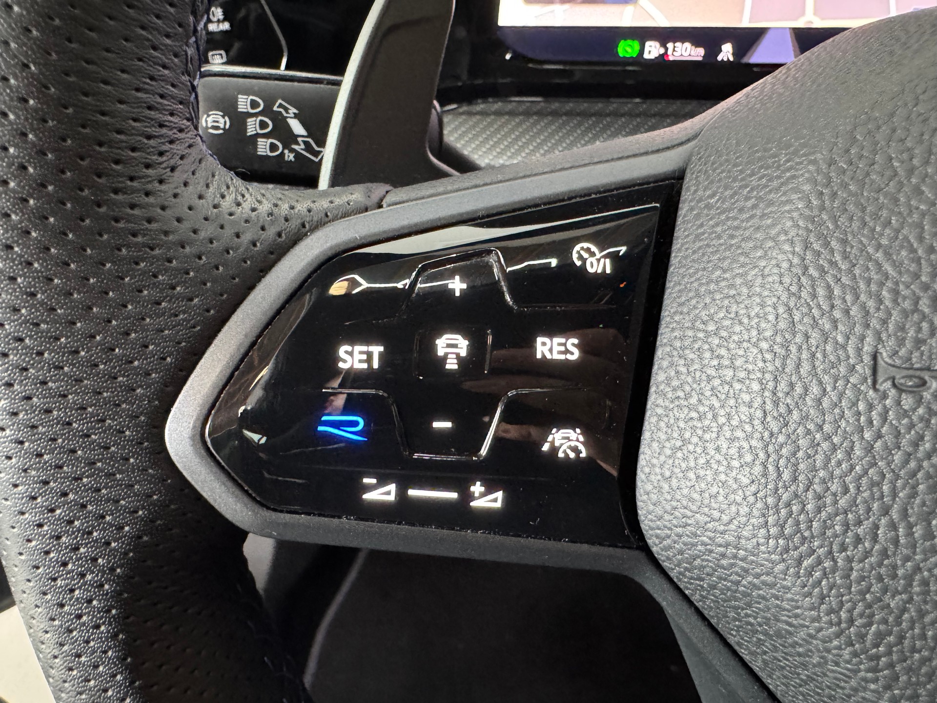 VW Golf 2.0 TSI R DSG 4Motion-image-14