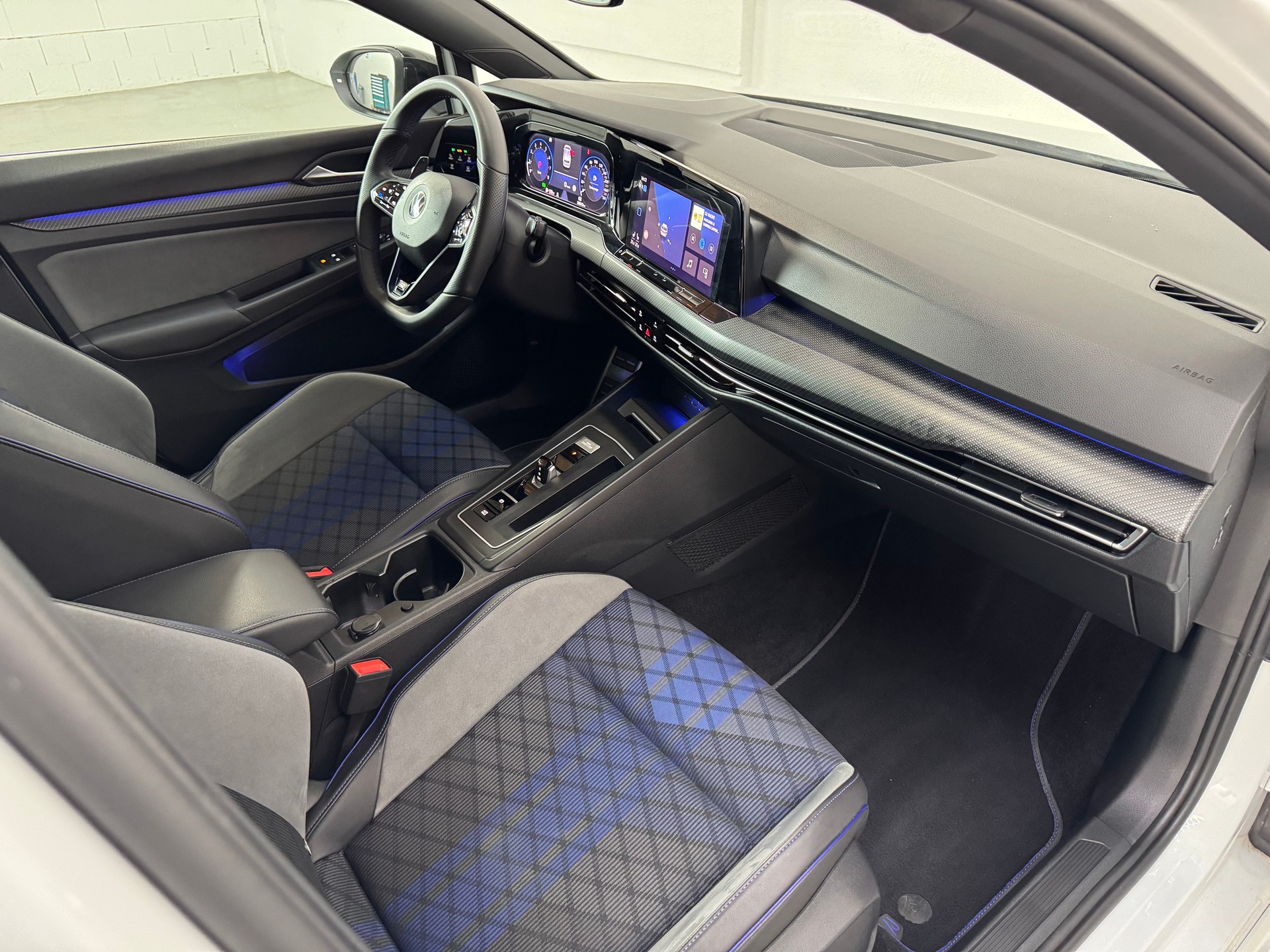 VW Golf 2.0 TSI R DSG 4Motion-image-11
