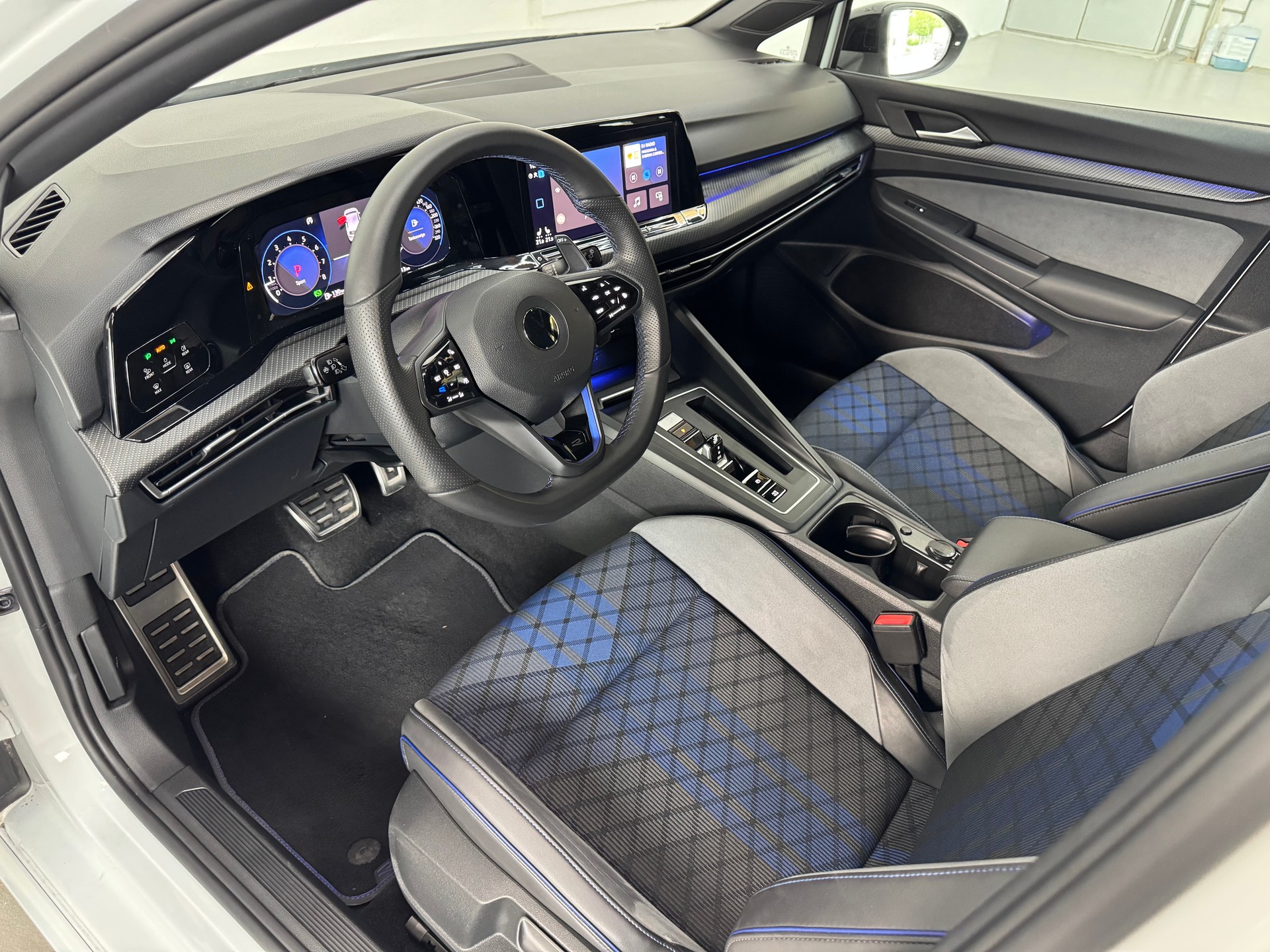 VW Golf 2.0 TSI R DSG 4Motion-image-10
