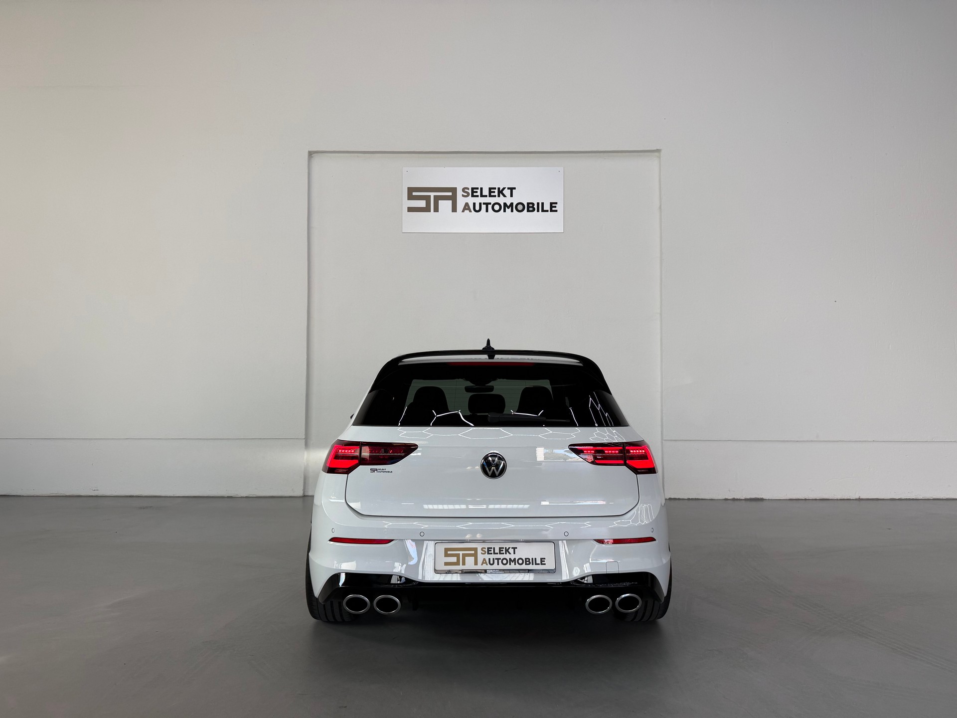 VW Golf 2.0 TSI R DSG 4Motion-image-4