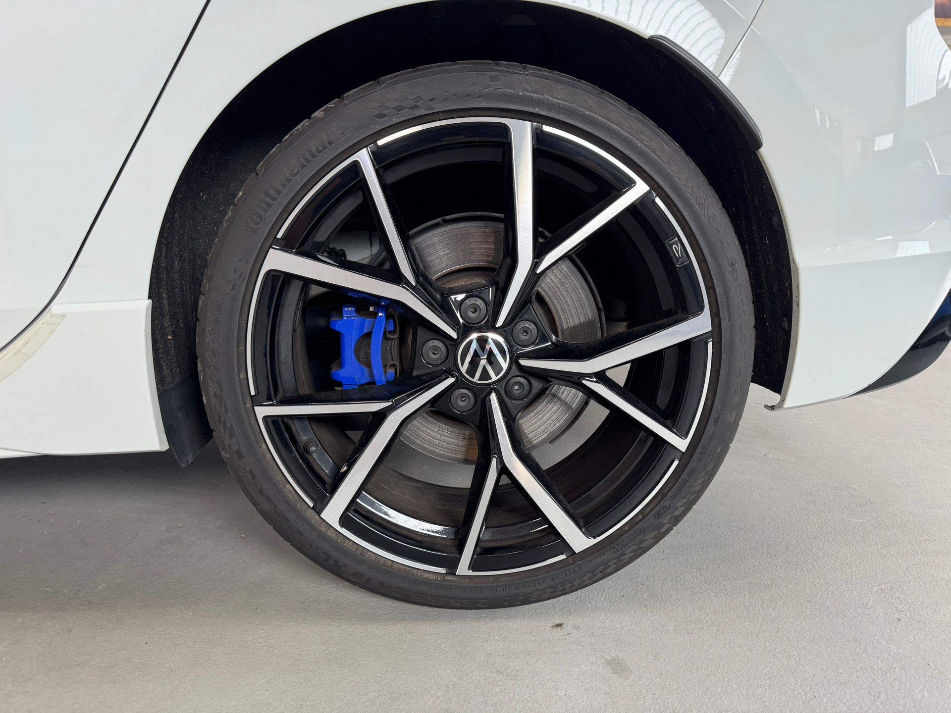 VW Golf 2.0 TSI R DSG 4Motion-image-8