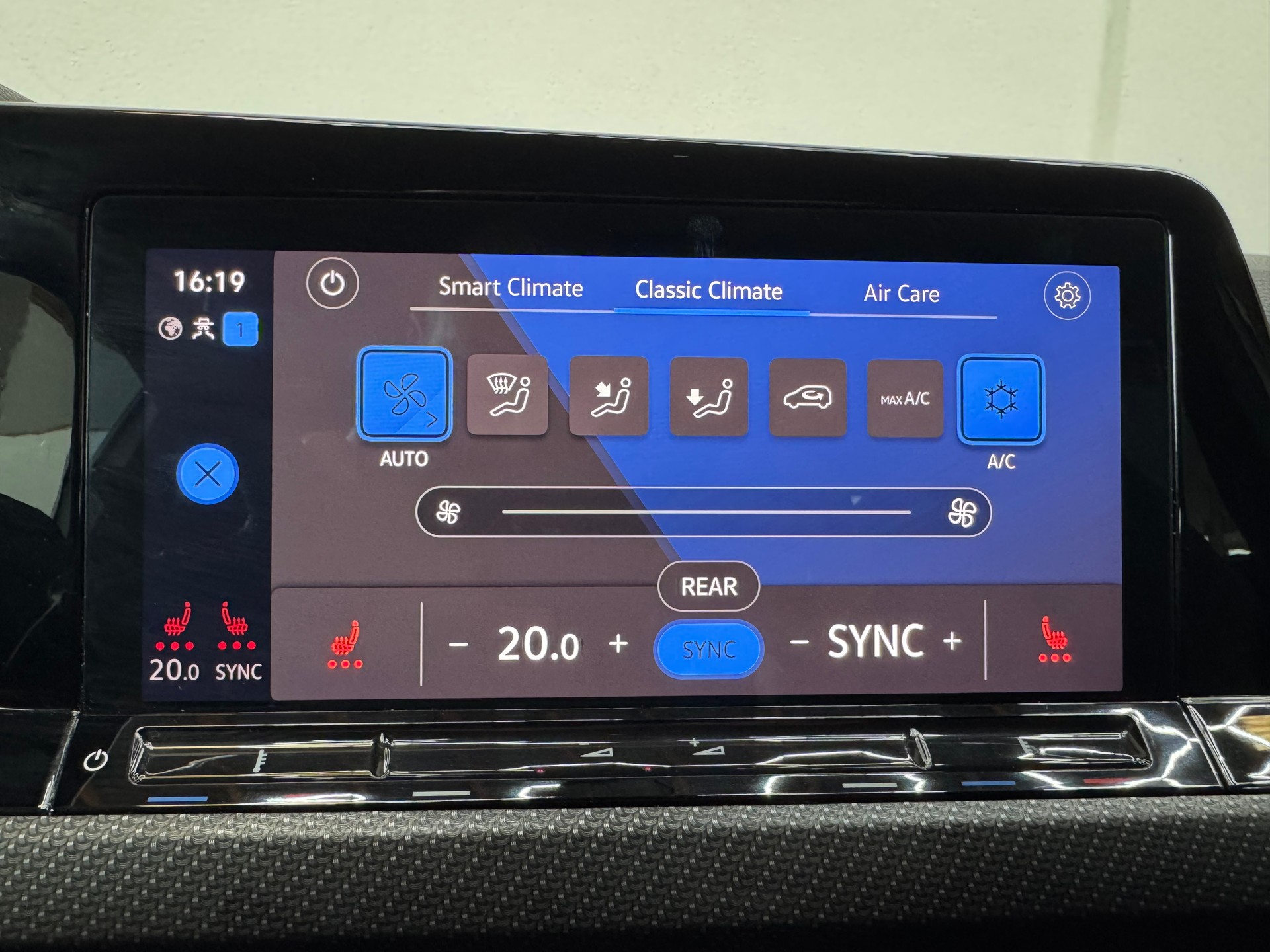VW Golf 2.0 TSI R DSG 4Motion-image-22
