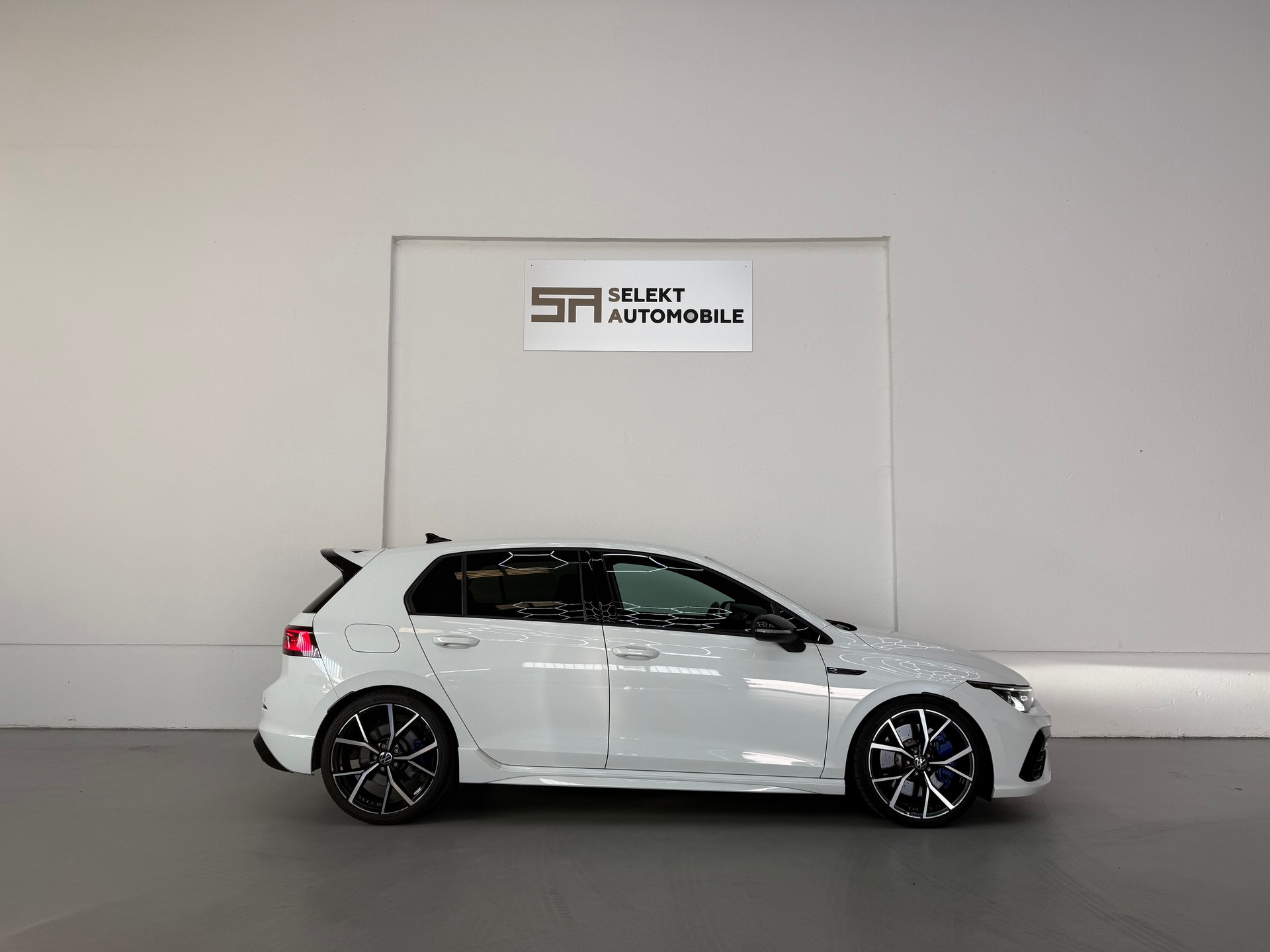 VW Golf 2.0 TSI R DSG 4Motion-image-6