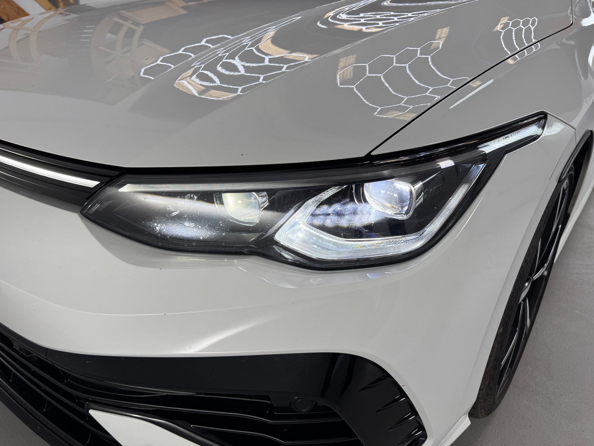 VW Golf 2.0 TSI R DSG 4Motion-image-7