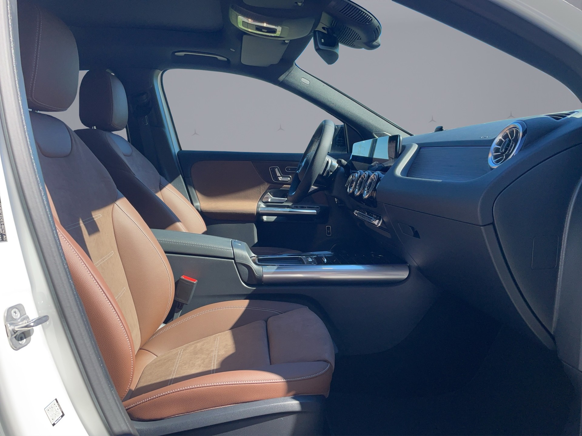 MERCEDES-BENZ GLA-Klasse H247 GLA 250 Swiss Star AMG Line 4matic-image-16