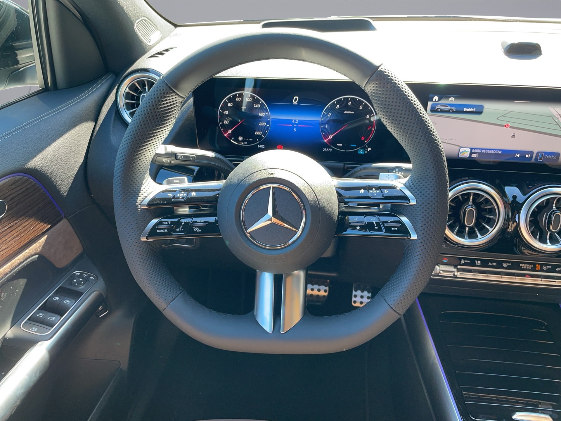 MERCEDES-BENZ GLA-Klasse H247 GLA 250 Swiss Star AMG Line 4matic-image-11