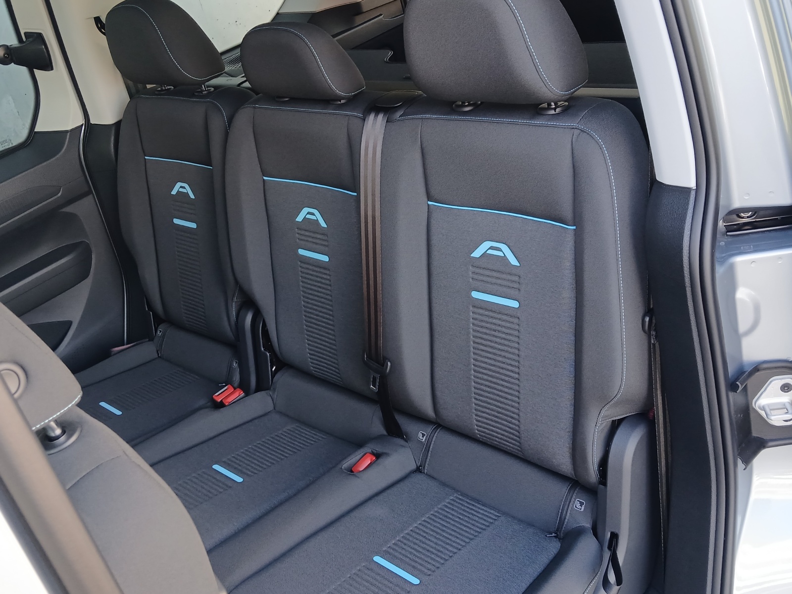 FORD Tourneo Connect 1.5 EcoBoost 150 Active PHEV-image-9