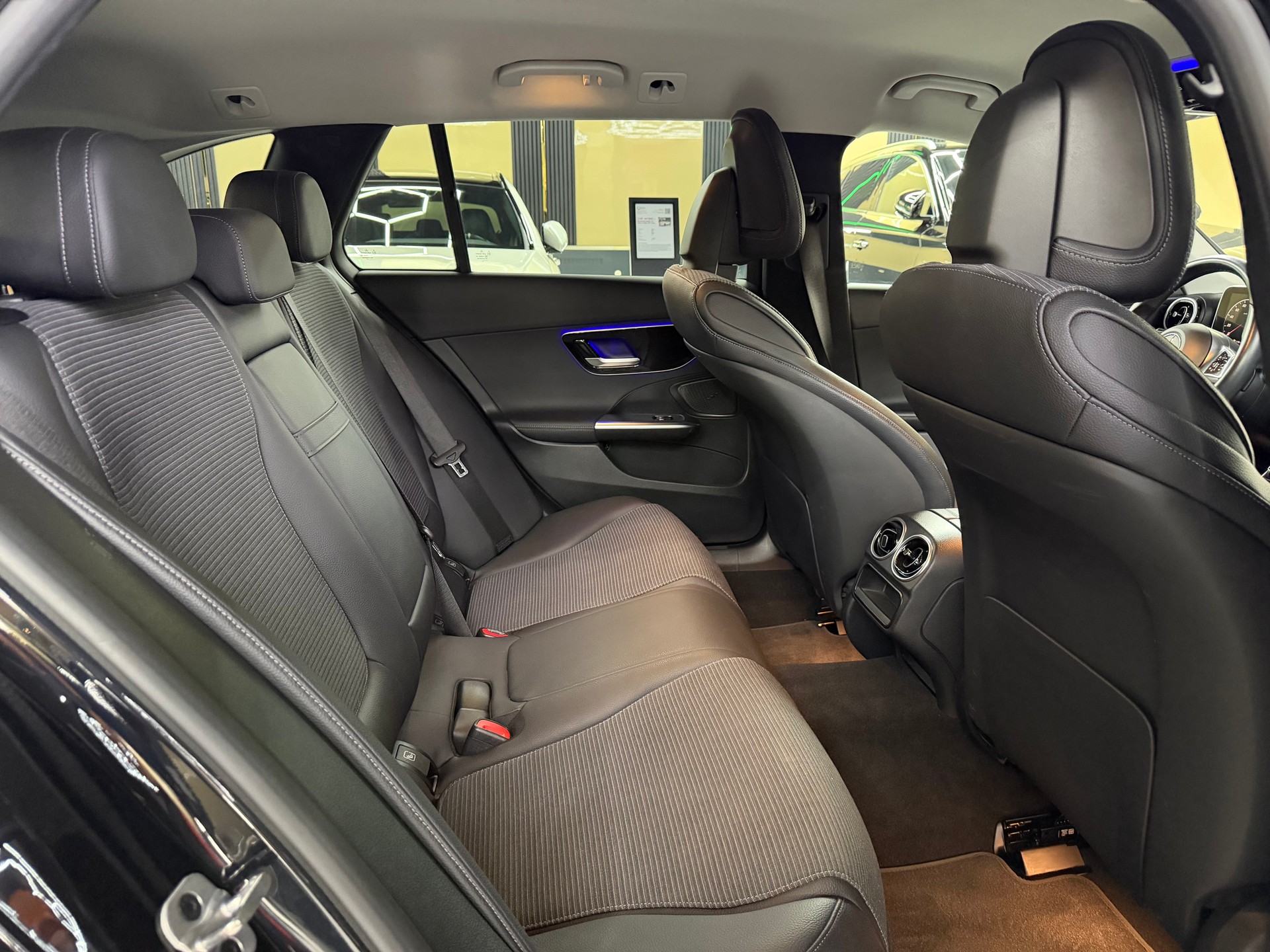 MERCEDES-BENZ C 220 d T 4Matic Avantgarde-image-14