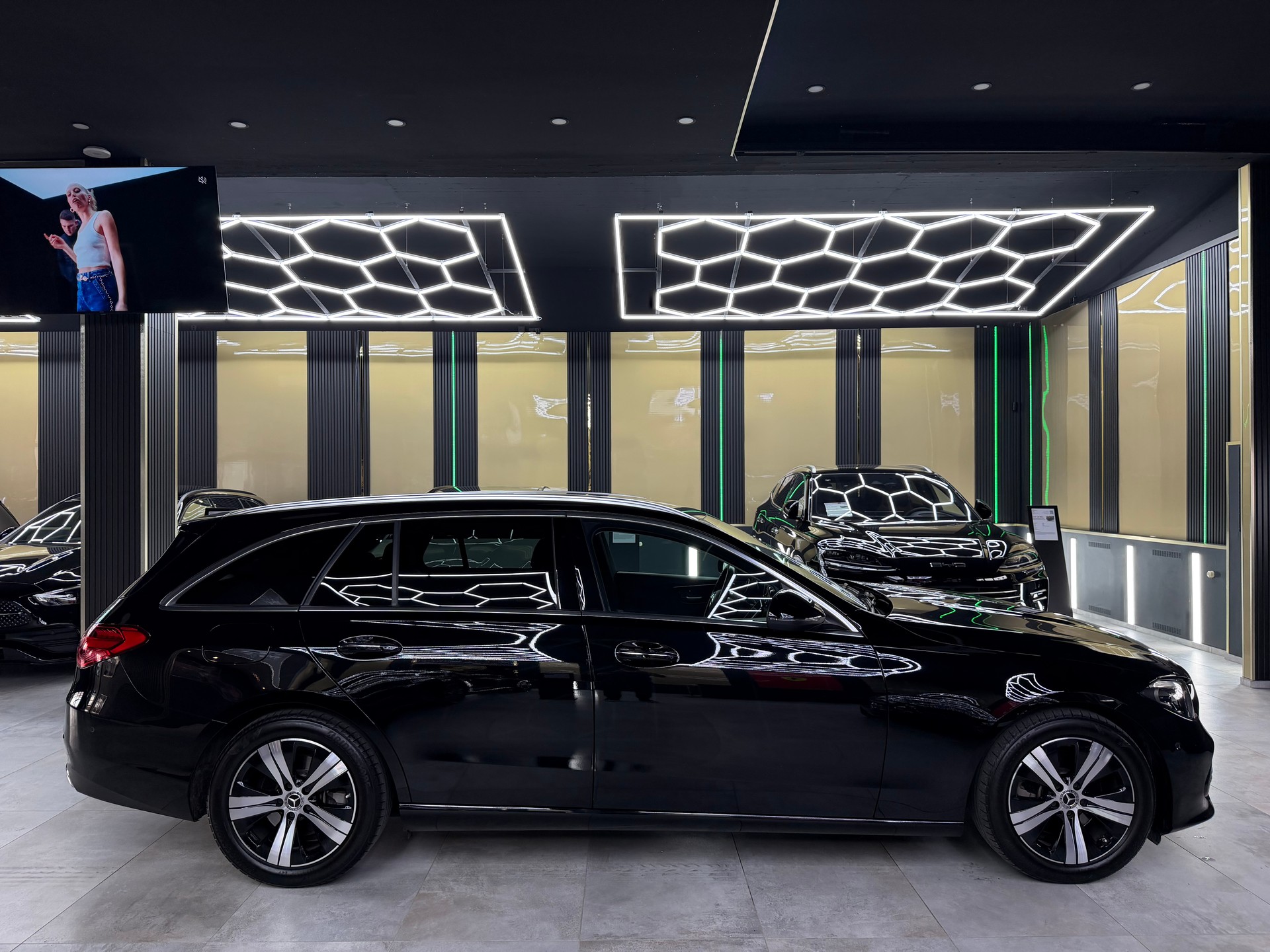 MERCEDES-BENZ C 220 d T 4Matic Avantgarde-image-3