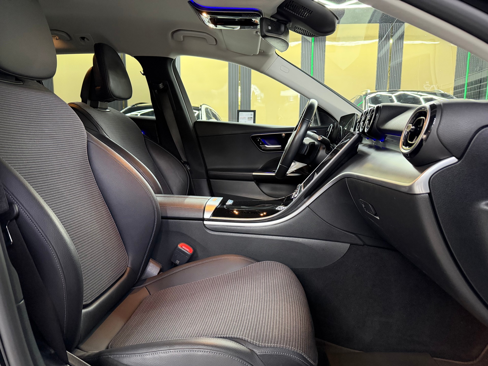 MERCEDES-BENZ C 220 d T 4Matic Avantgarde-image-11