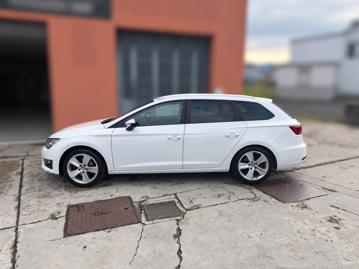 SEAT Leon ST 2.0 TDI FR 4Drive-image-1