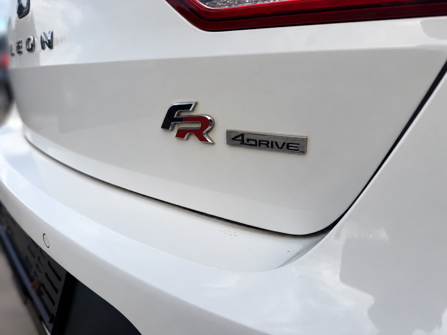 SEAT Leon ST 2.0 TDI FR 4Drive-image-5