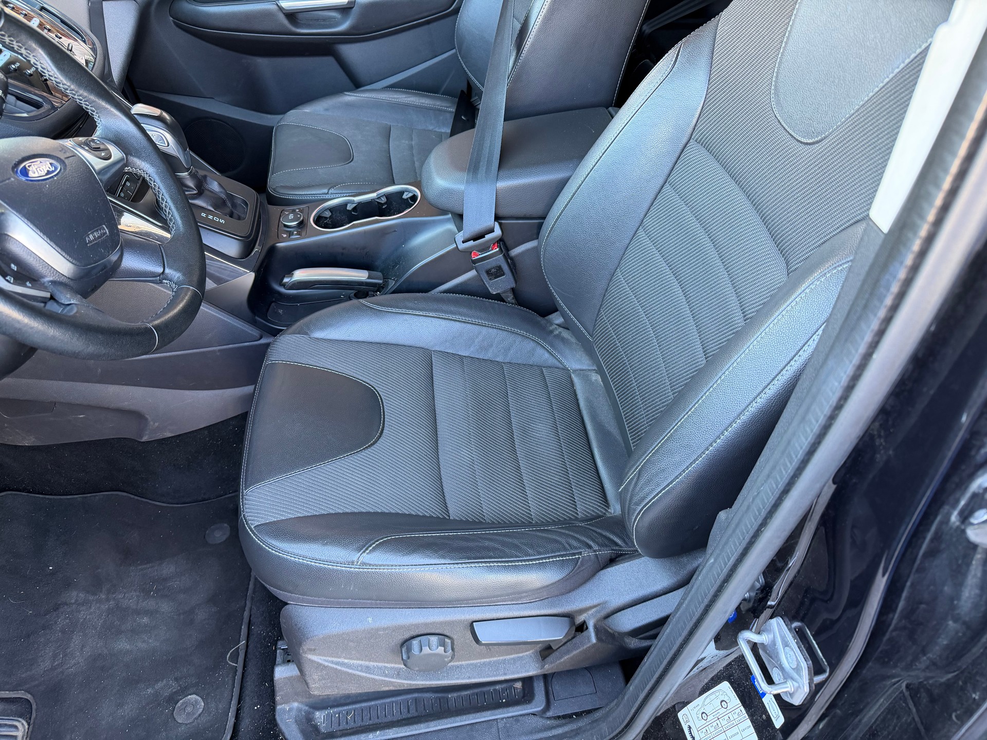FORD Kuga 2.0 TDCi Carving 4WD PowerShift-image-8