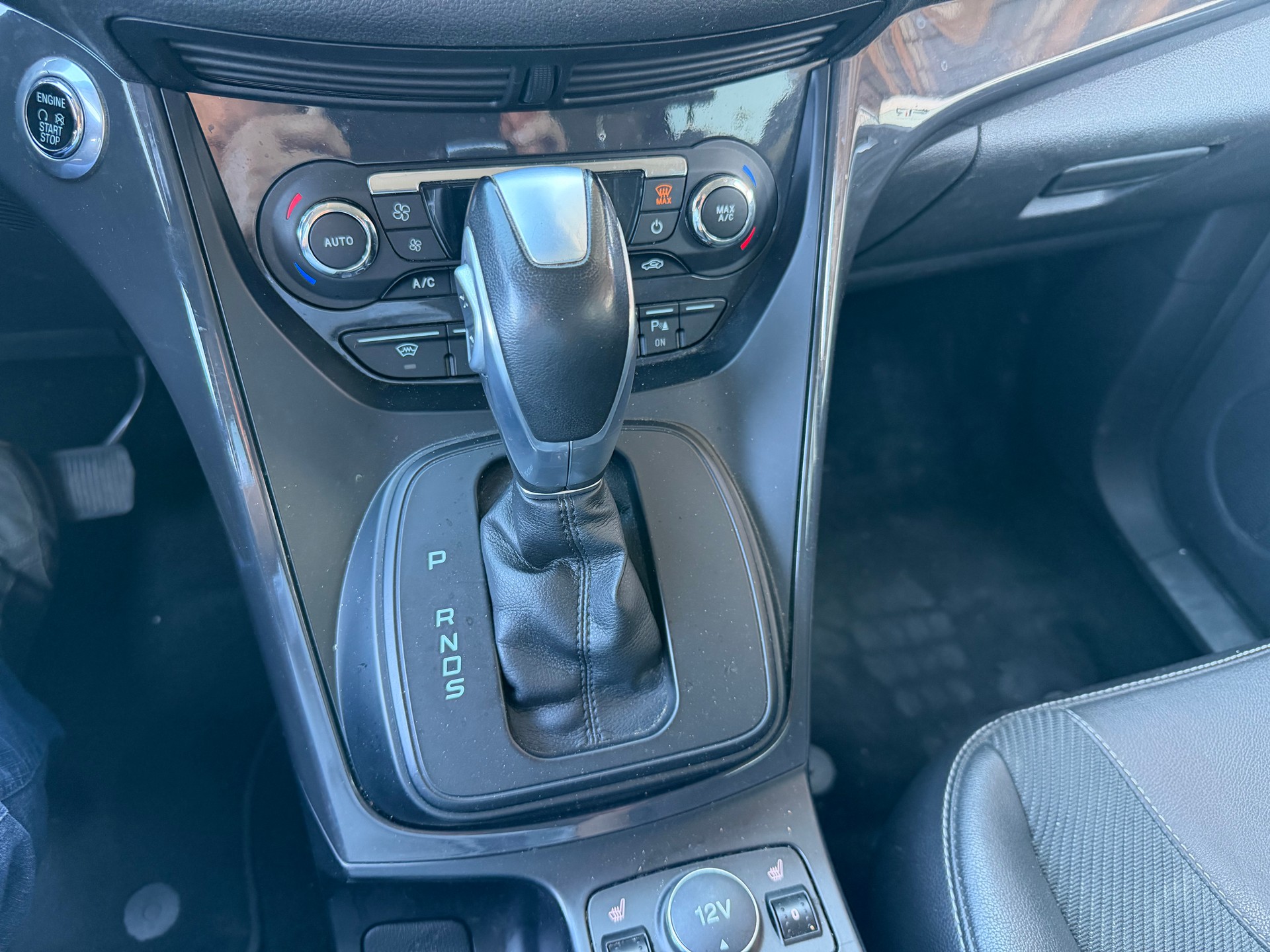 FORD Kuga 2.0 TDCi Carving 4WD PowerShift-image-4