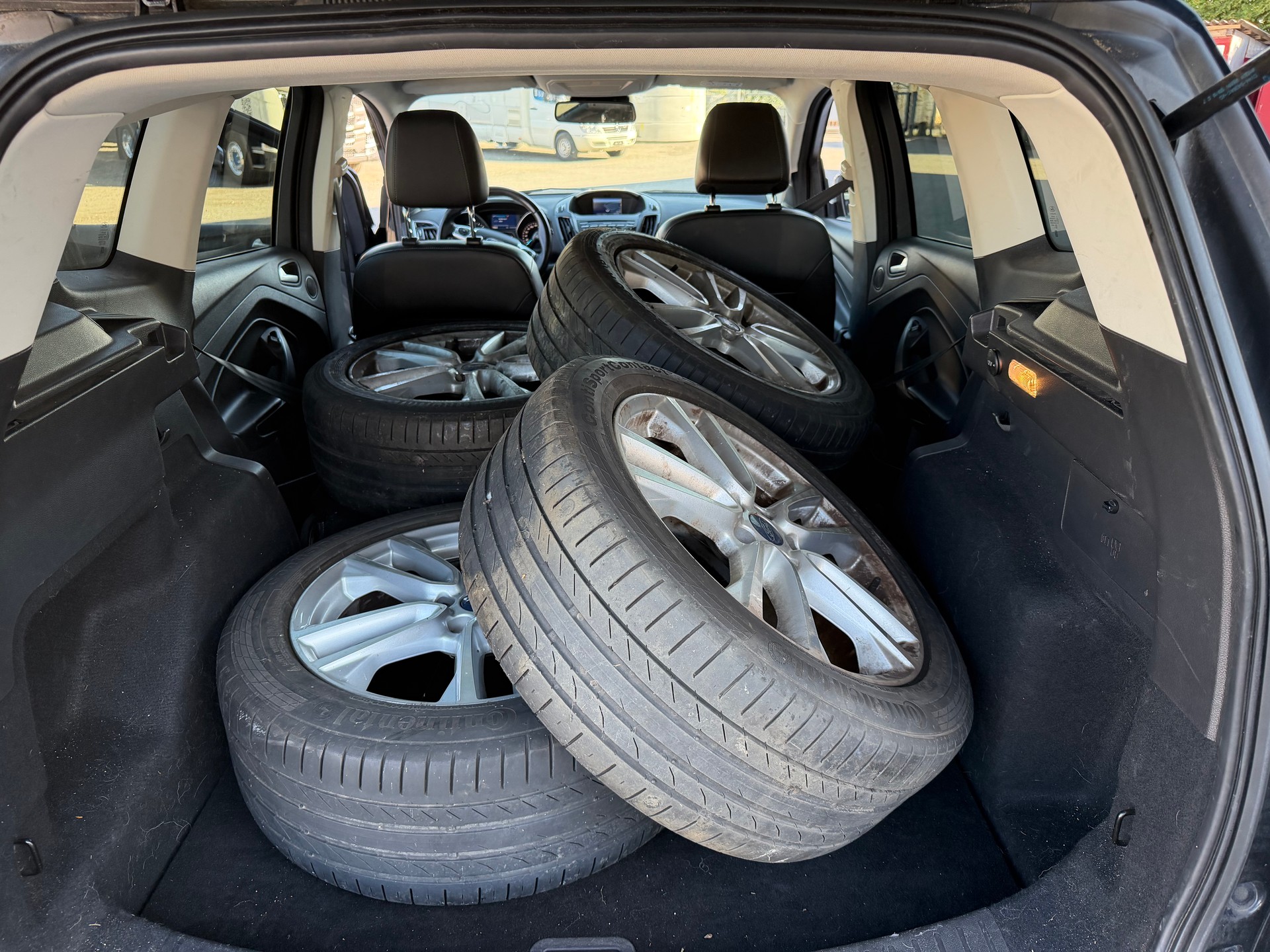 FORD Kuga 2.0 TDCi Carving 4WD PowerShift-image-9