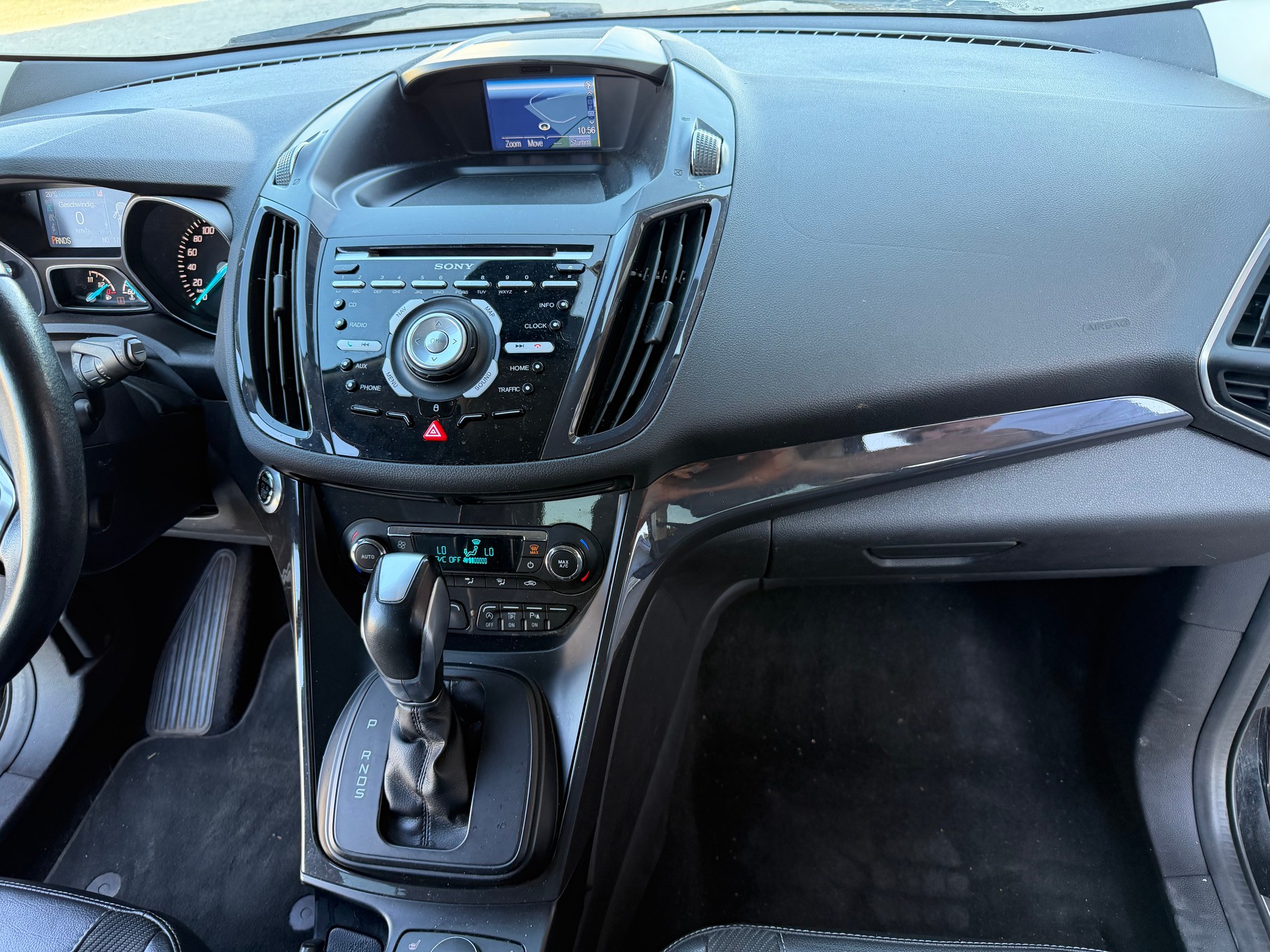 FORD Kuga 2.0 TDCi Carving 4WD PowerShift-image-10