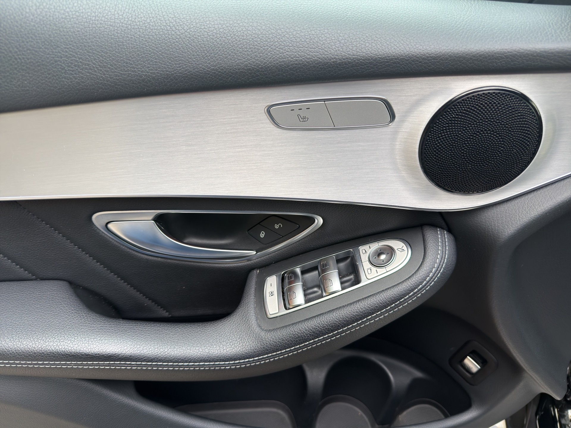 MERCEDES-BENZ GLC 250 d AMG Line 4Matic 9G-Tronic-image-14
