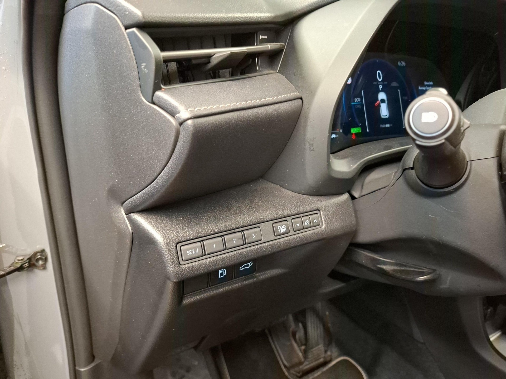 LEXUS LBX 1.5 Hybrid Relax AWD-image-13