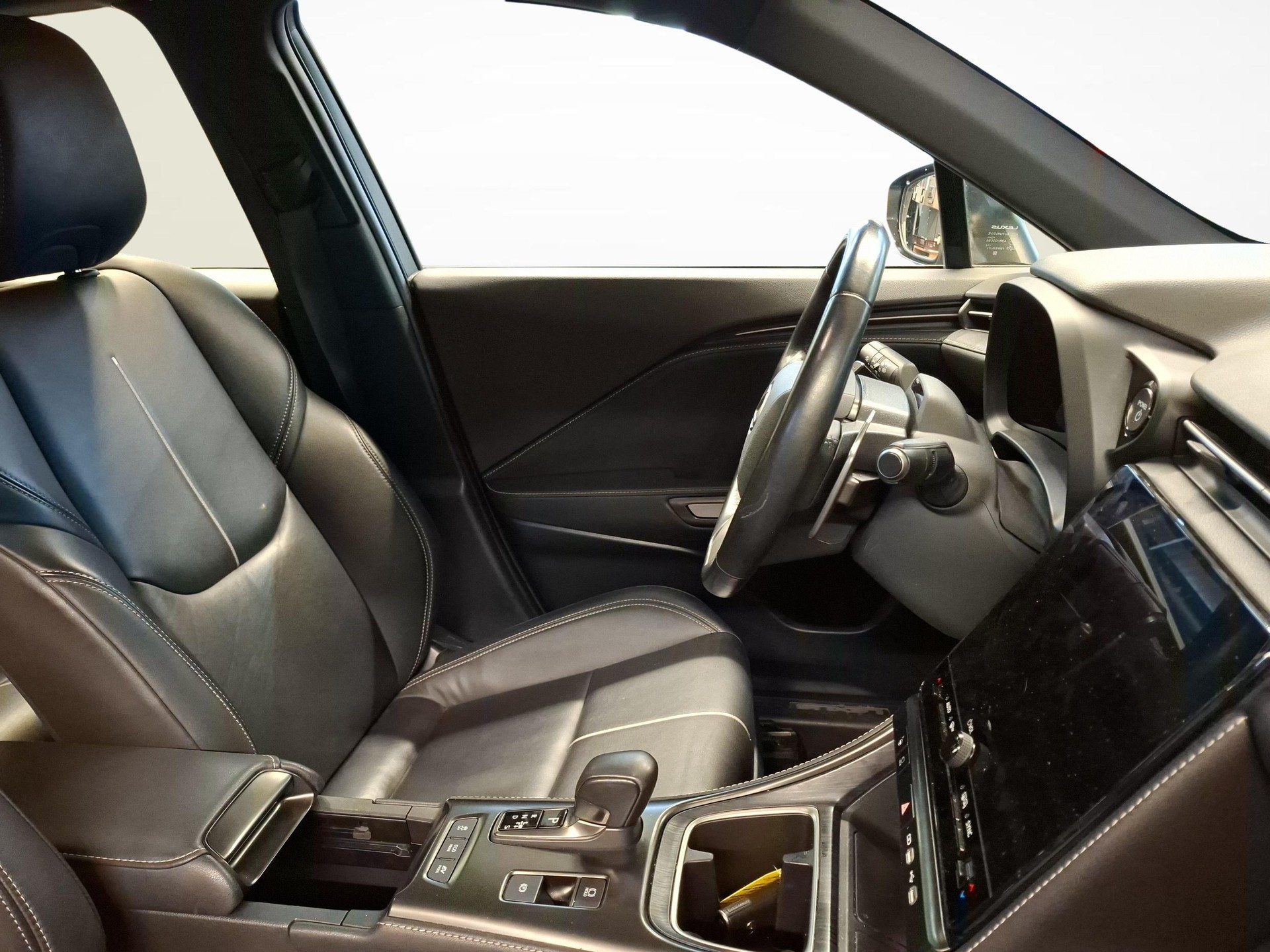 LEXUS LBX 1.5 Hybrid Relax AWD-image-7